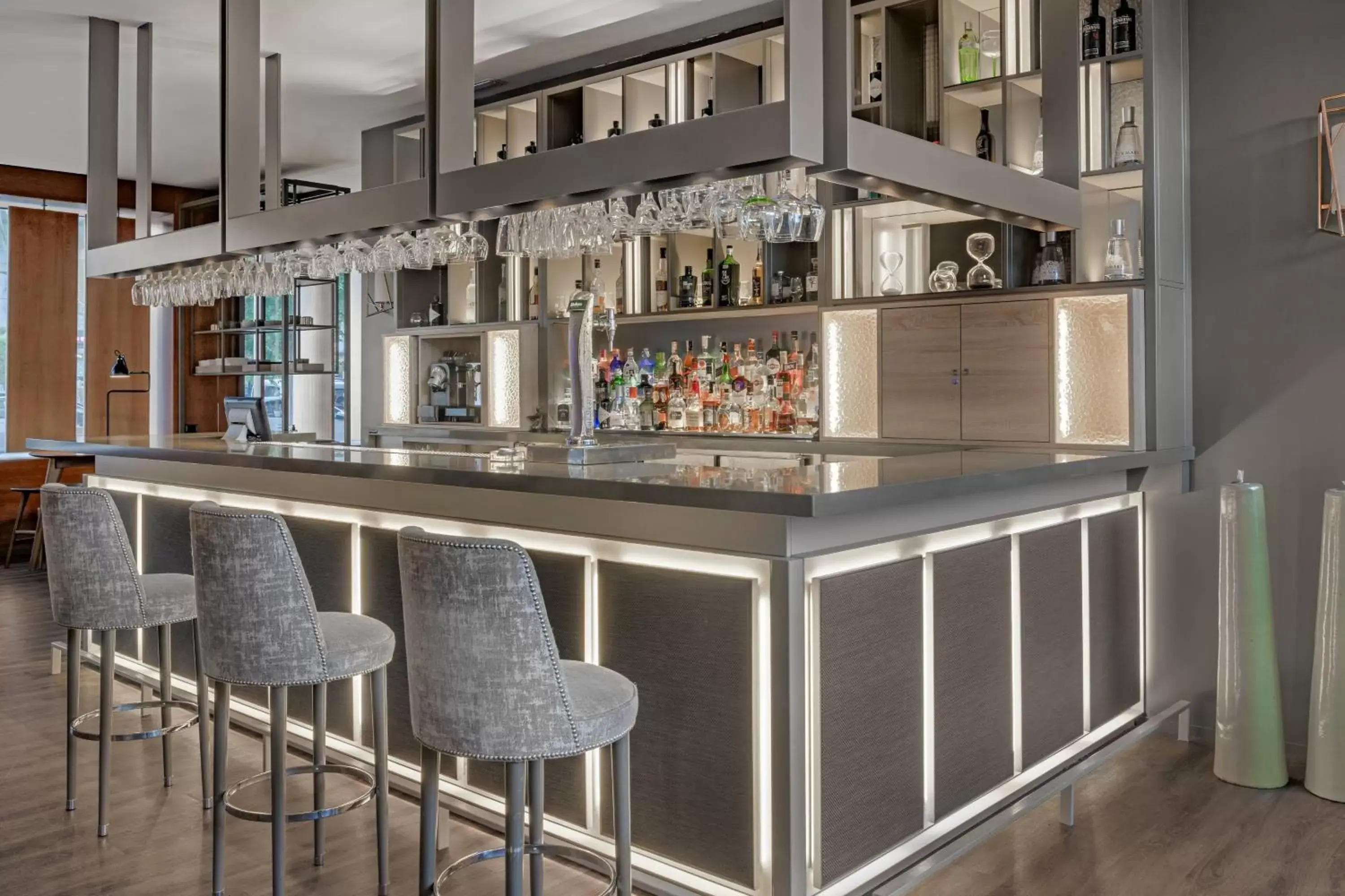 Lounge or bar, Lounge/Bar in AC Hotel Valencia by Marriott