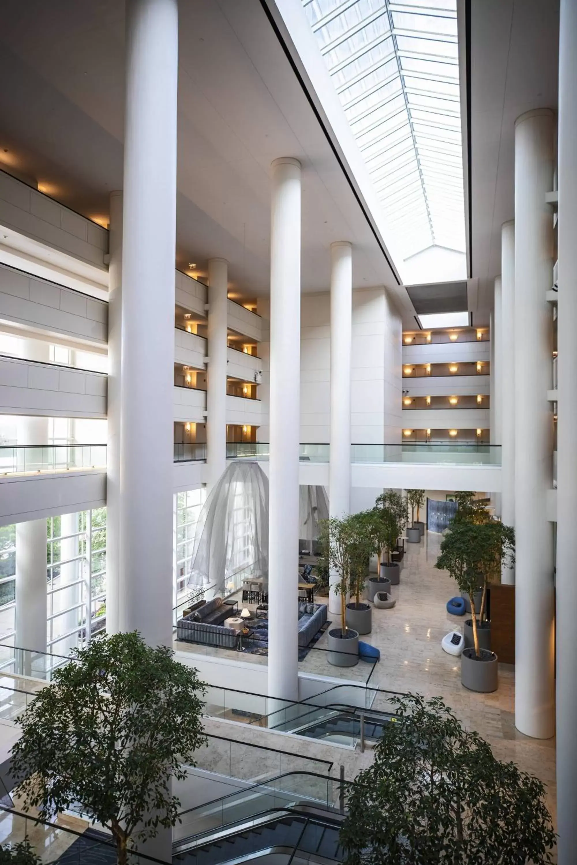 Lobby or reception in Renaissance Schaumburg Convention Center Hotel