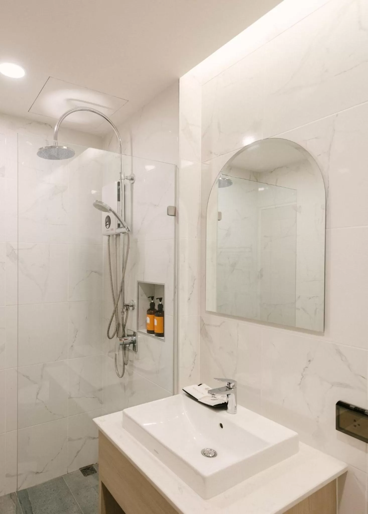 Shower in Nappiness Hotel