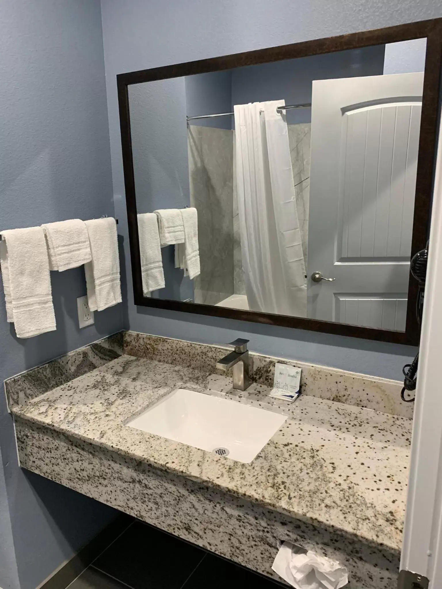 Bathroom in Scottish Inns and Suites Scarsdale
