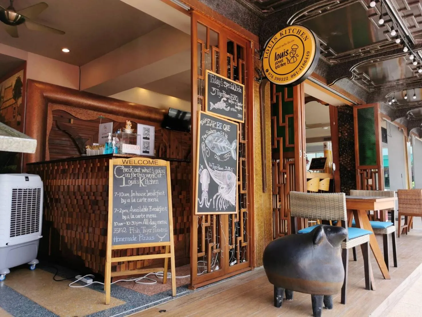 Restaurant/places to eat in ON Hotel Phuket - SHA