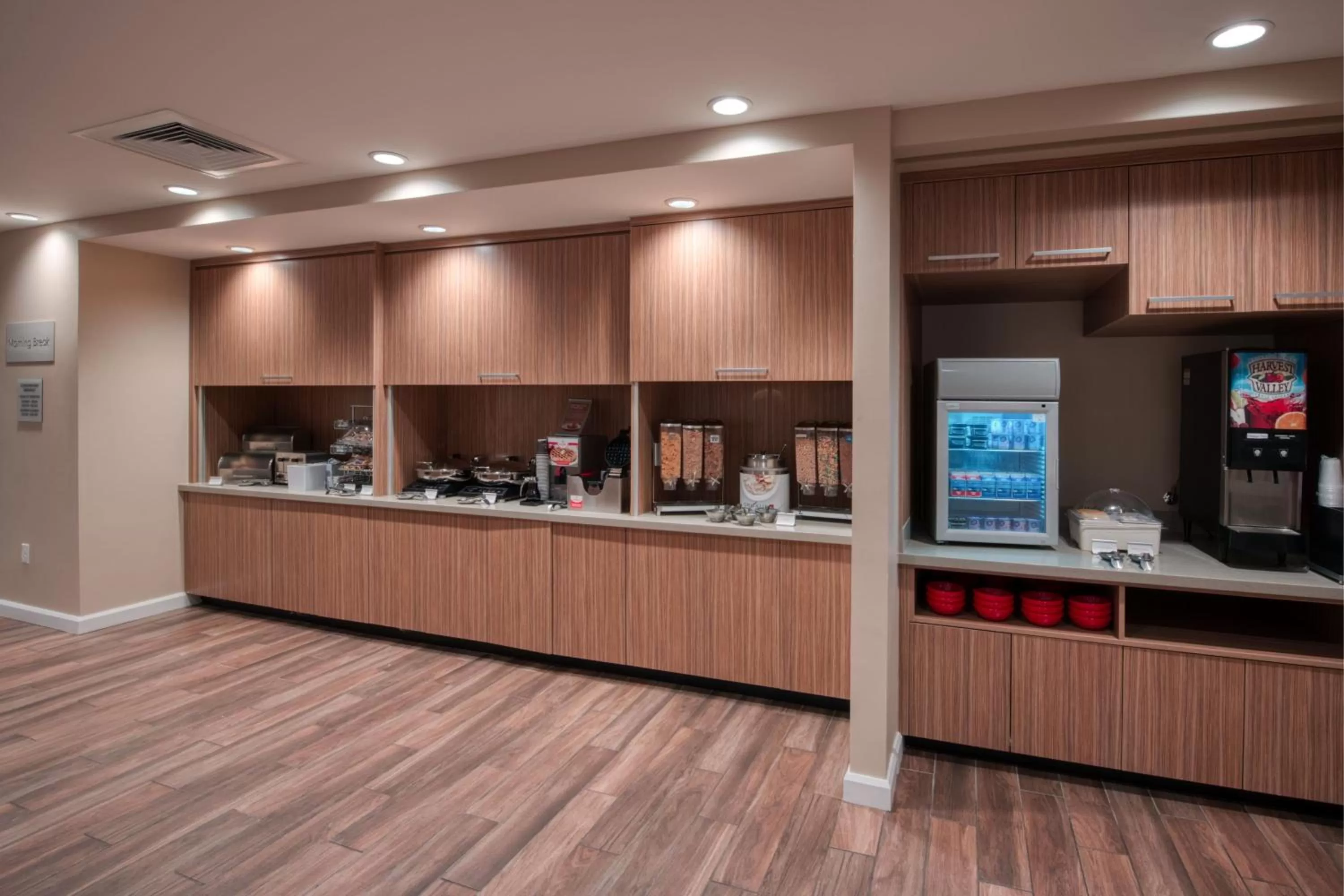 Breakfast in TownePlace Suites by Marriott Indianapolis Airport