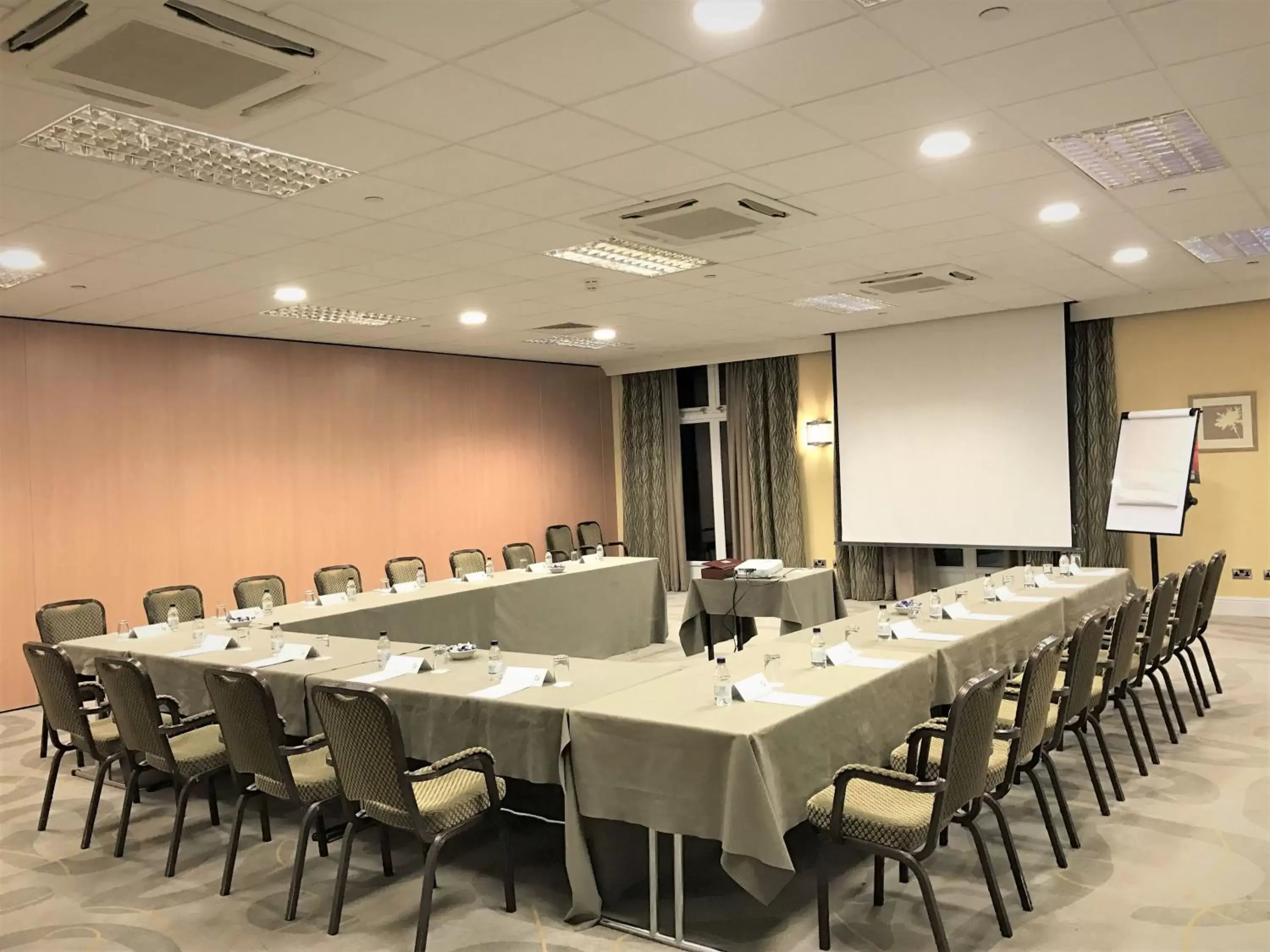 Meeting/conference room in Holiday Inn Kenilworth - Warwick, an IHG Hotel