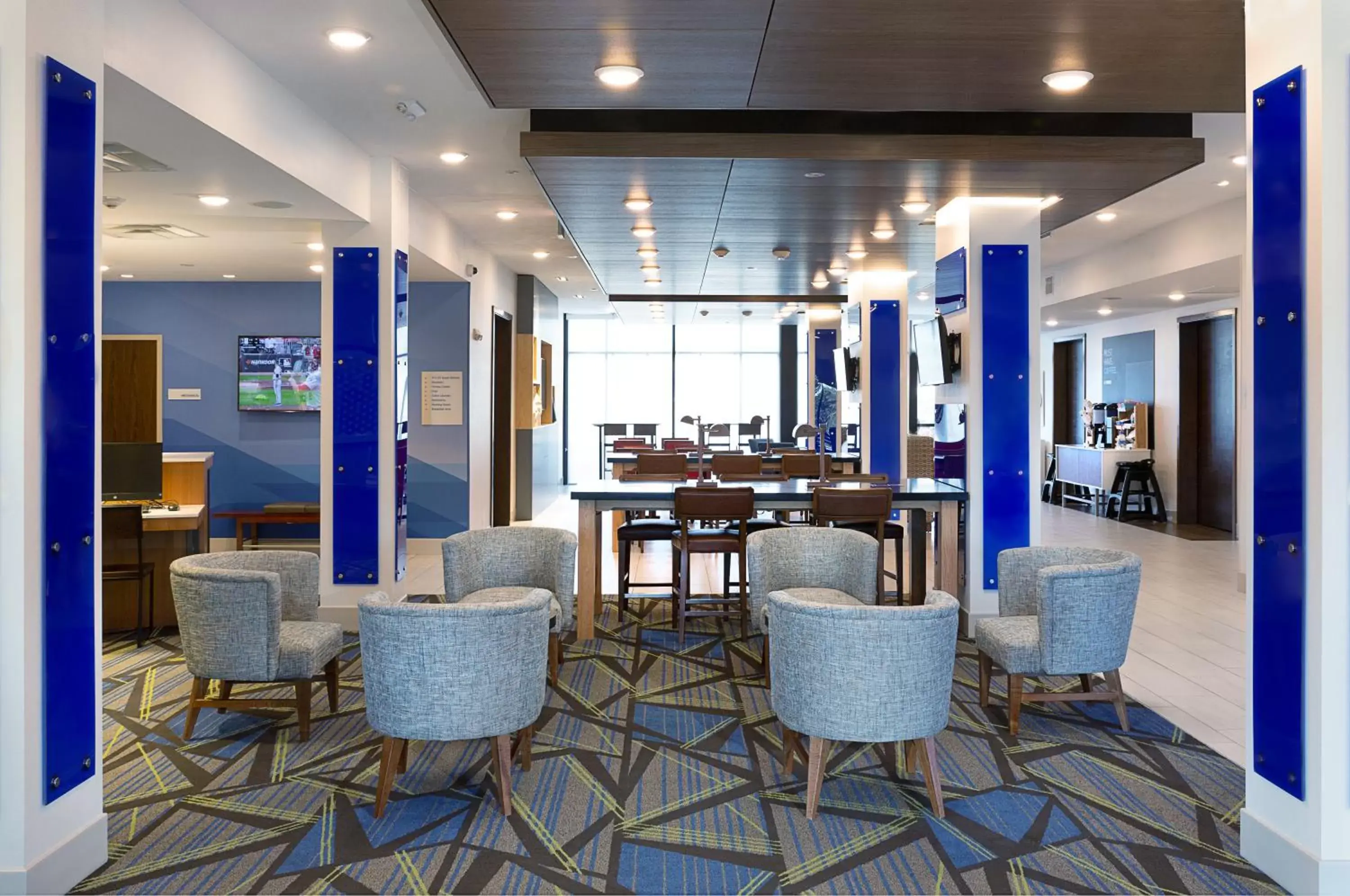 Property building, Lounge/Bar in Holiday Inn Express & Suites - Wentzville St Louis West, an IHG Hotel