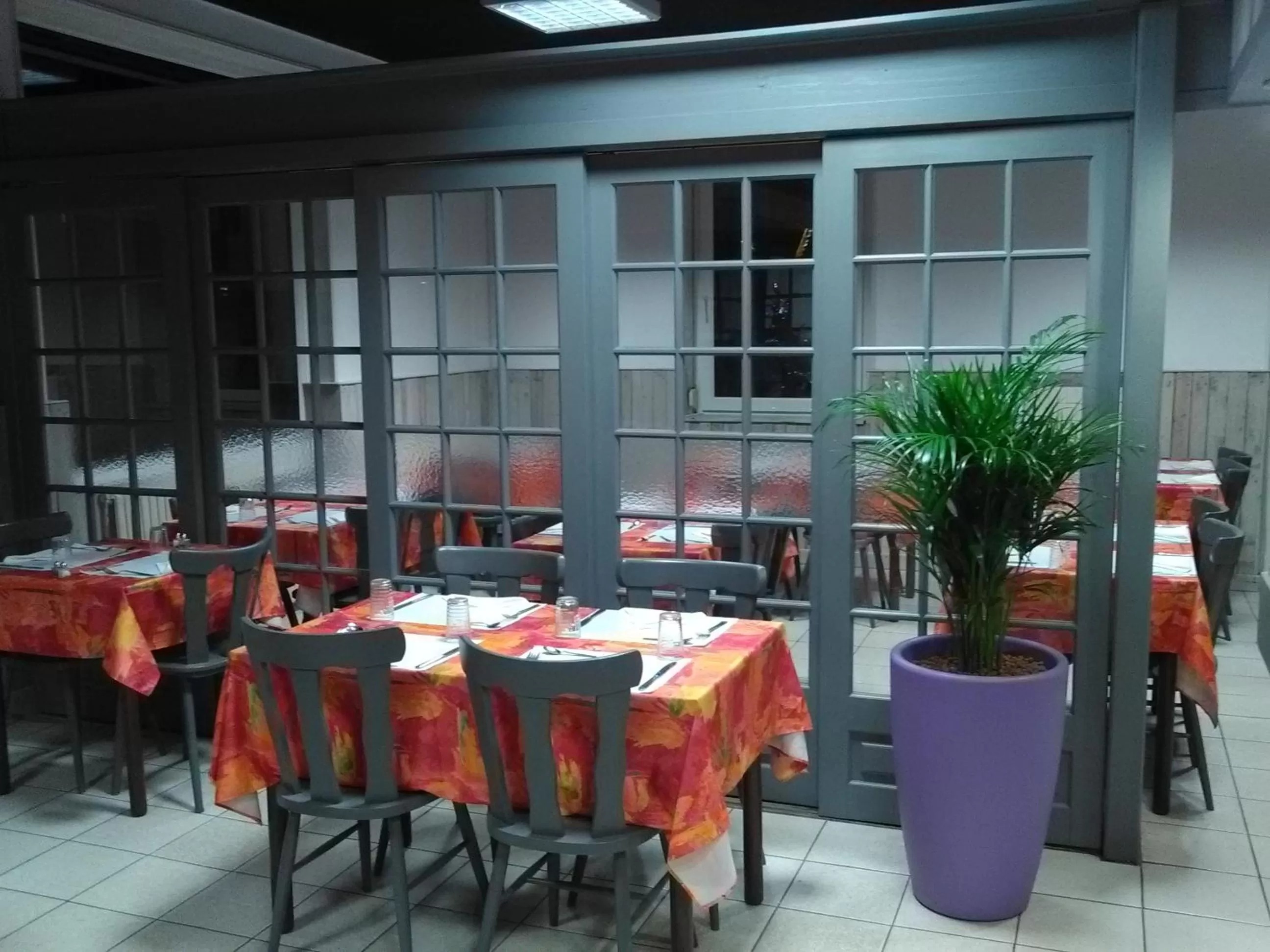 Restaurant/places to eat in L Etoile d'Argent