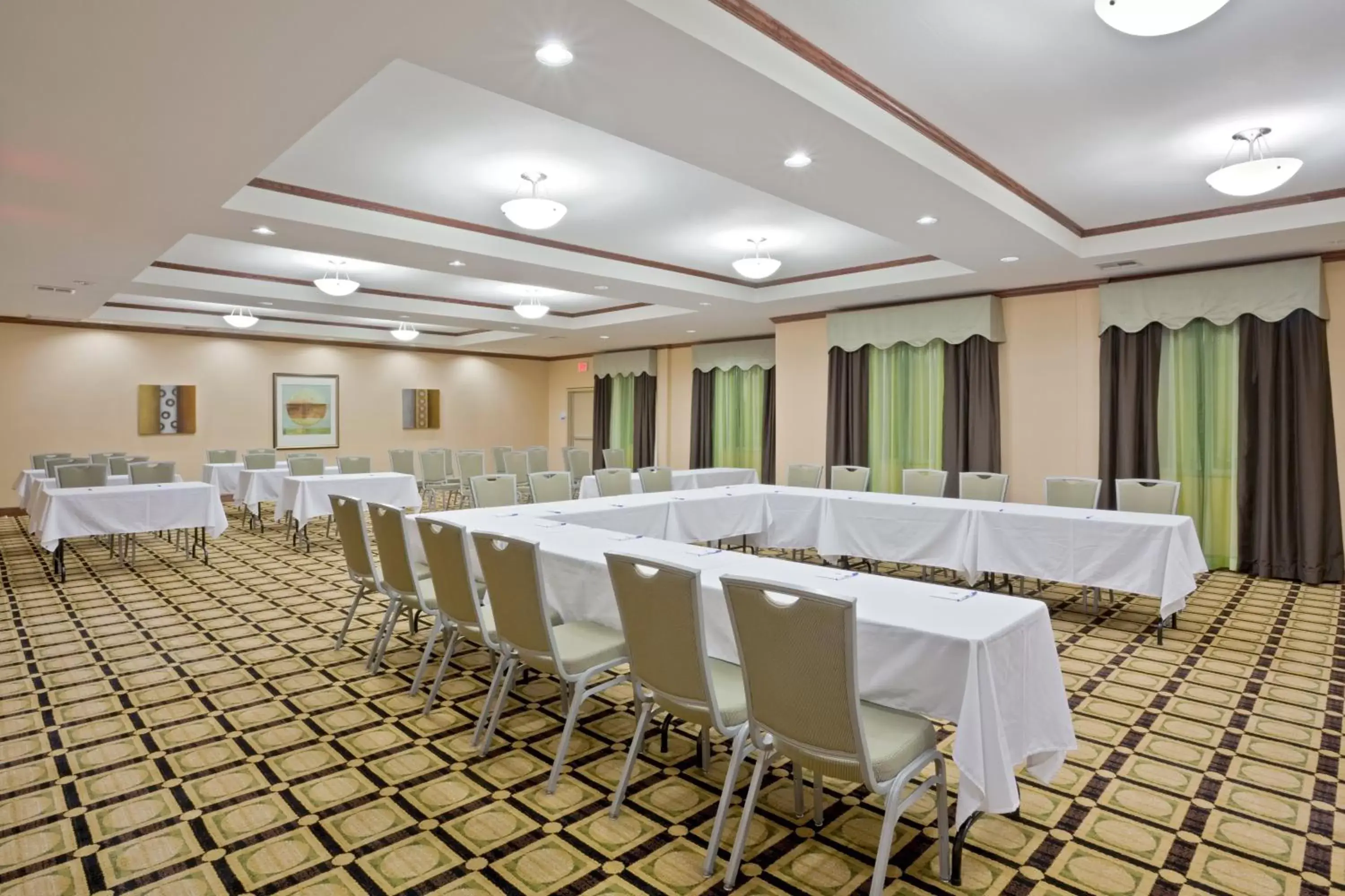 Meeting/conference room in Holiday Inn Express Hotel & Suites Dumas, an IHG Hotel