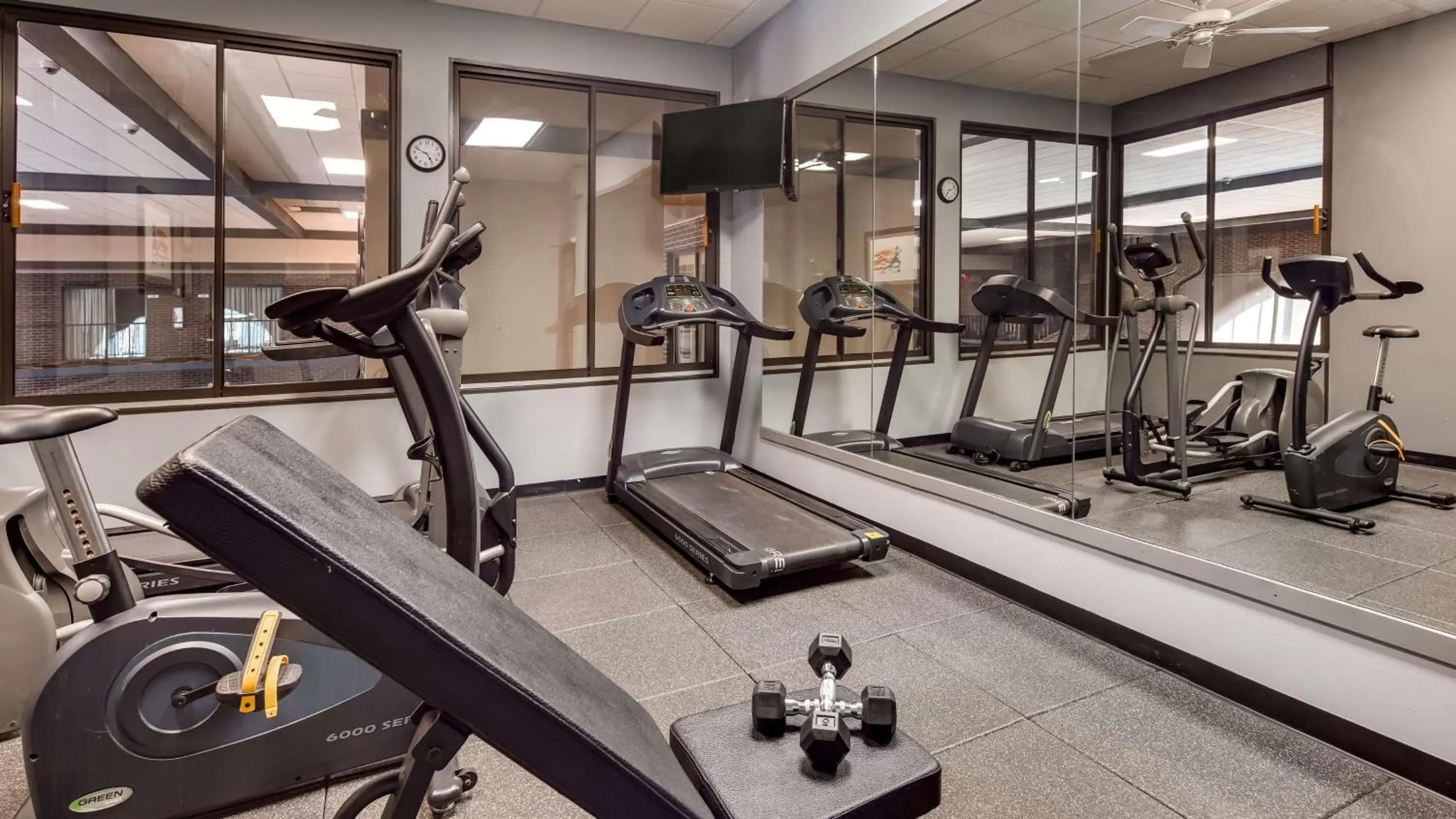 Fitness centre/facilities, Fitness Center/Facilities in Best Western Angus Inn
