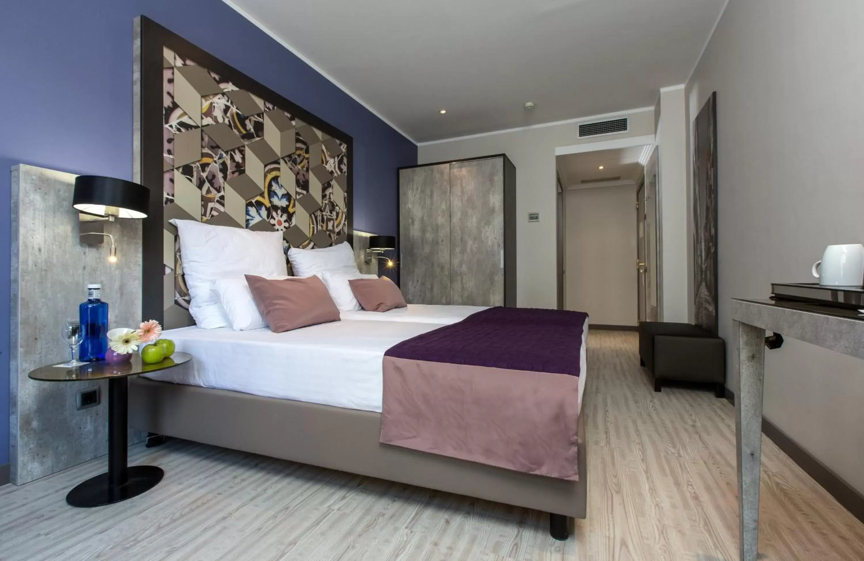 Bedroom, Bed in Leonardo Hotel Barcelona Las Ramblas