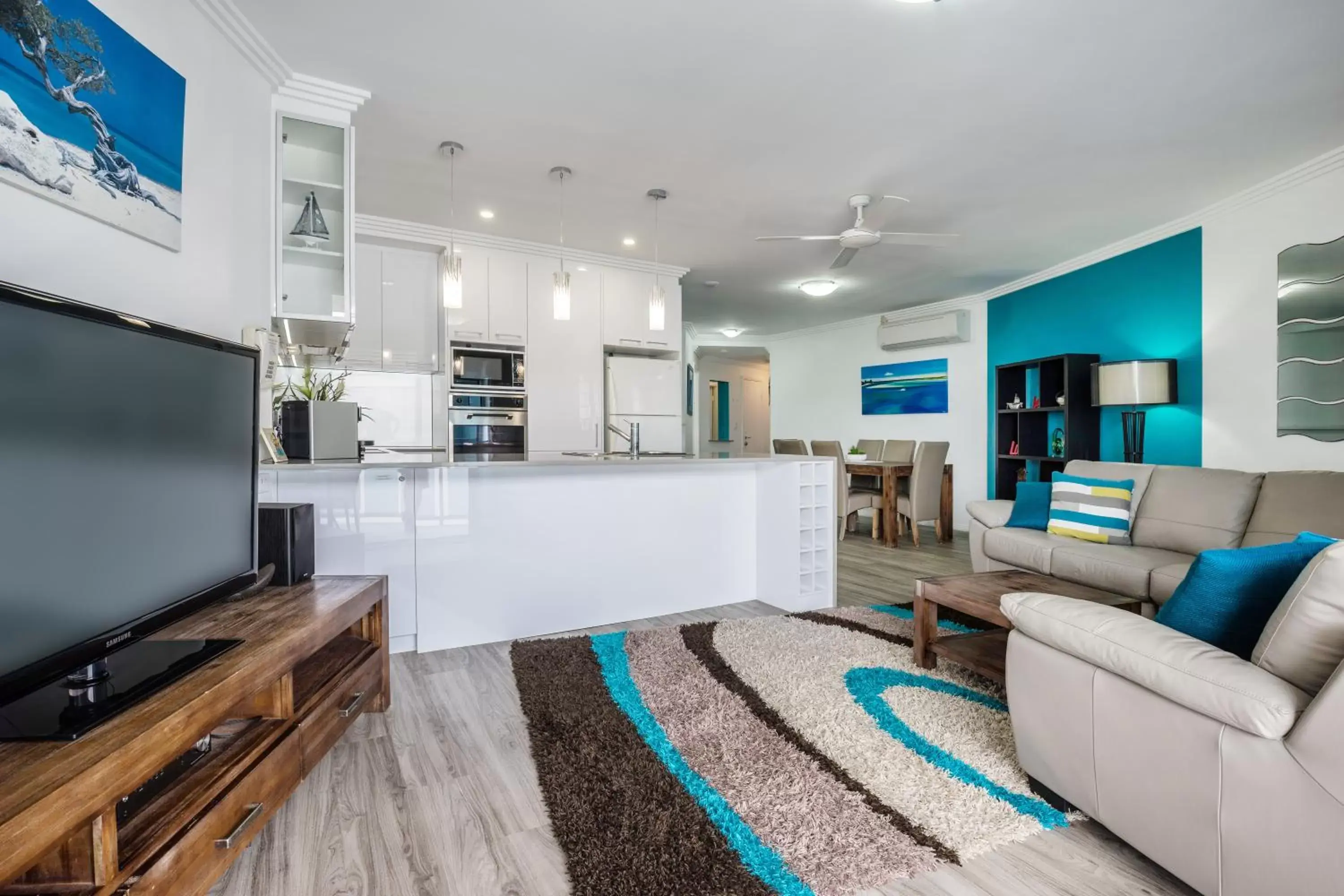 Kitchen or kitchenette, Seating Area in Watermark Resort Caloundra