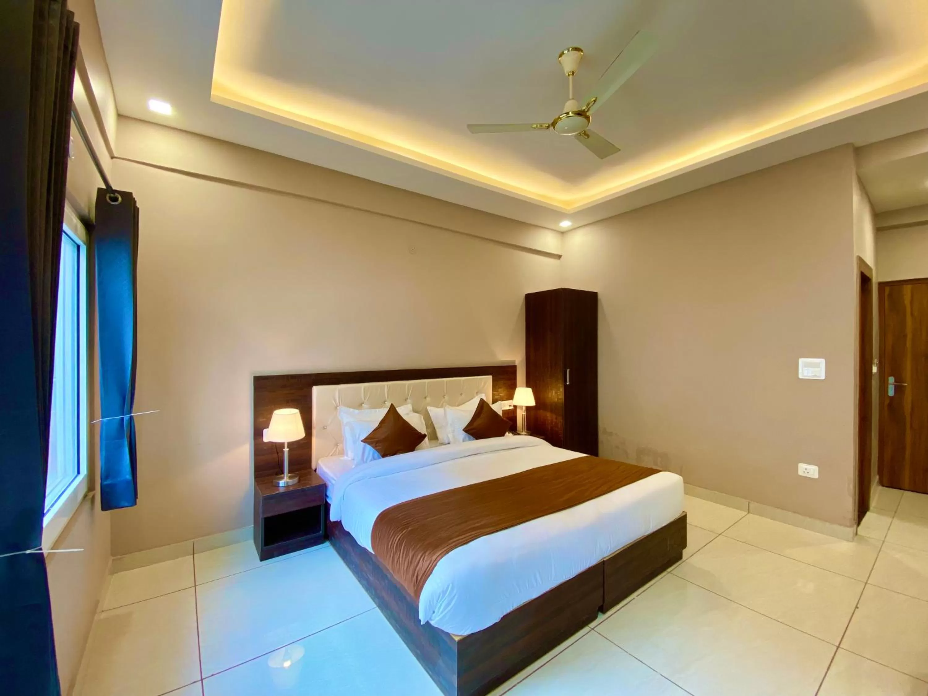 Bed in Hotel Shiv Inn Near Secret Waterfall