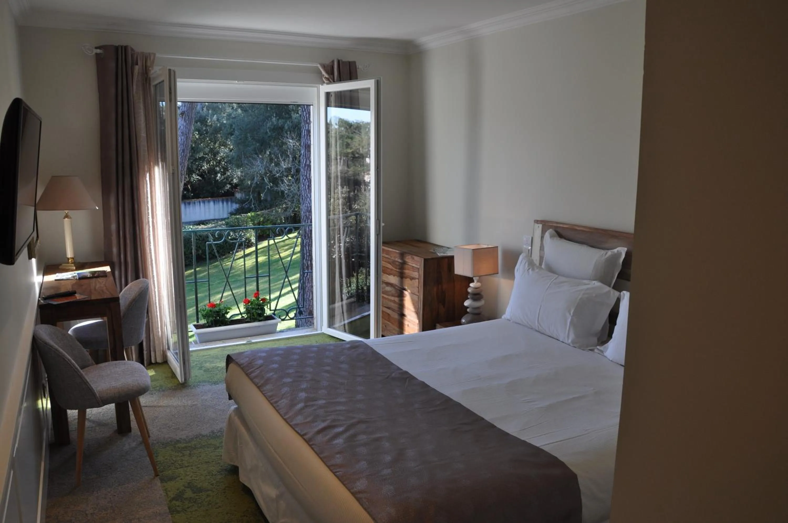 Bed in Hôtel The Originals Résidence de Rohan (EX RELAIS DU SILENCE)