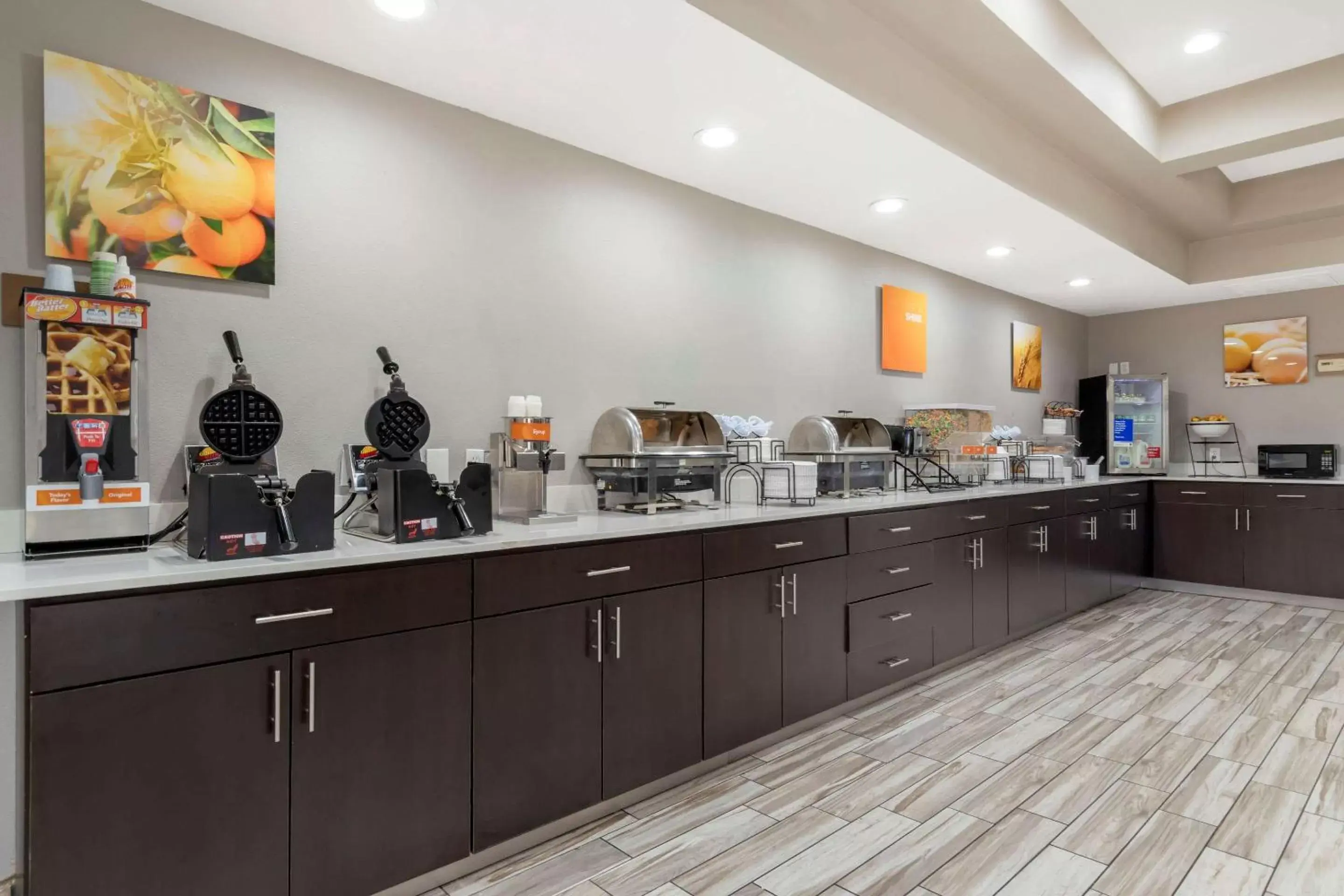 Breakfast, Restaurant/Places to Eat in Comfort Inn & Suites Near Medical Center