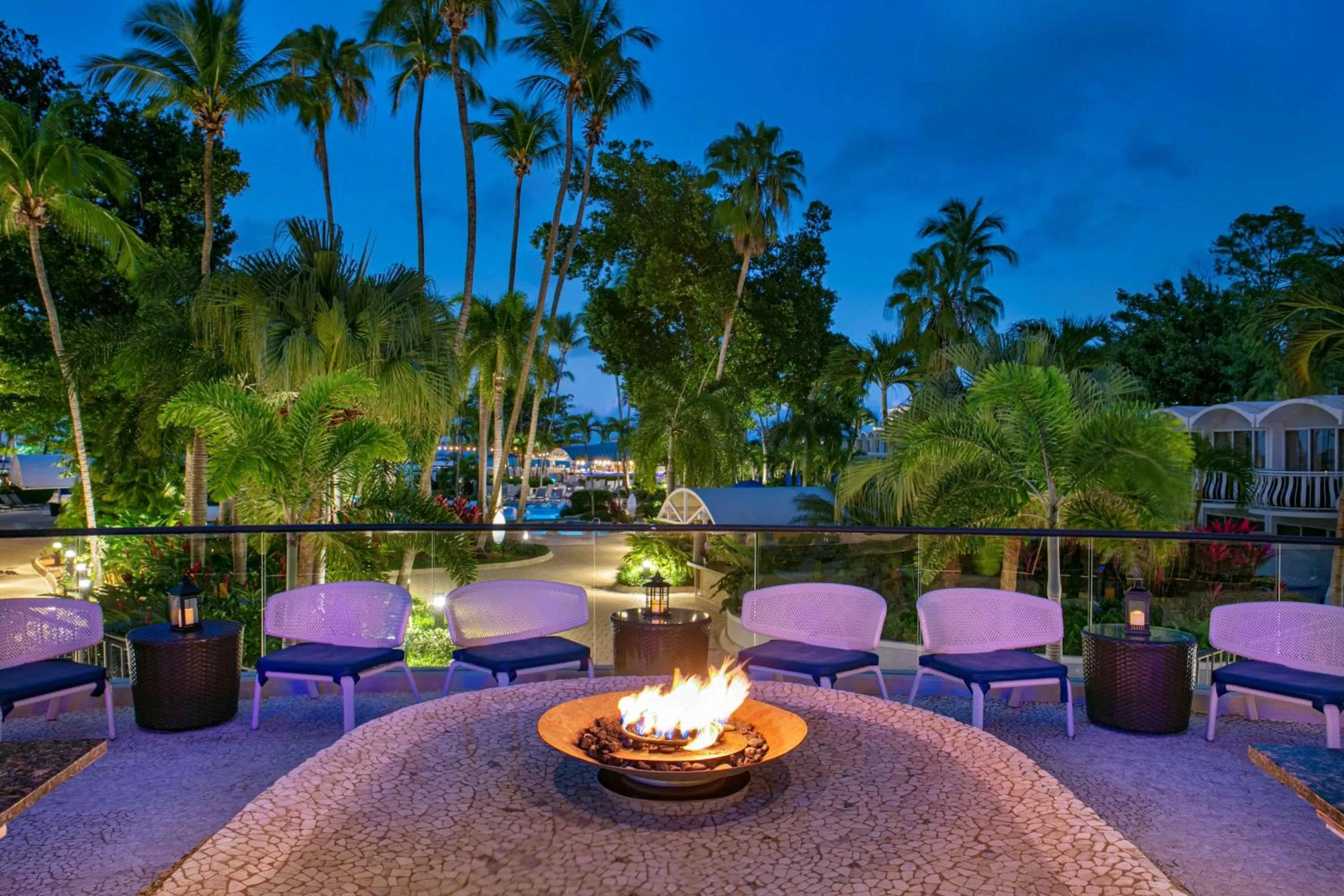 Lounge or bar in The Royal Sonesta San Juan