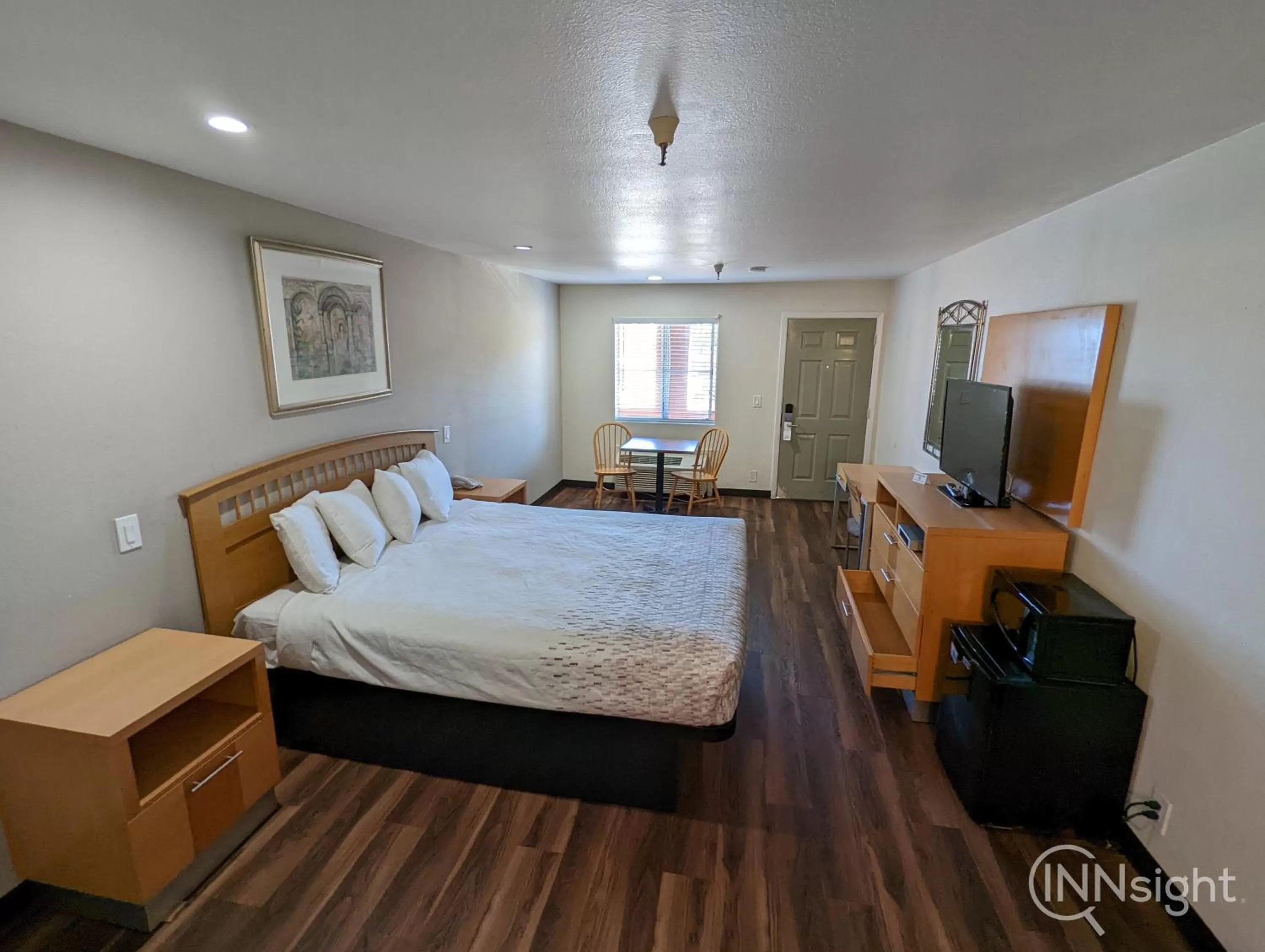 Photo of the whole room, Bed in Royal Inn