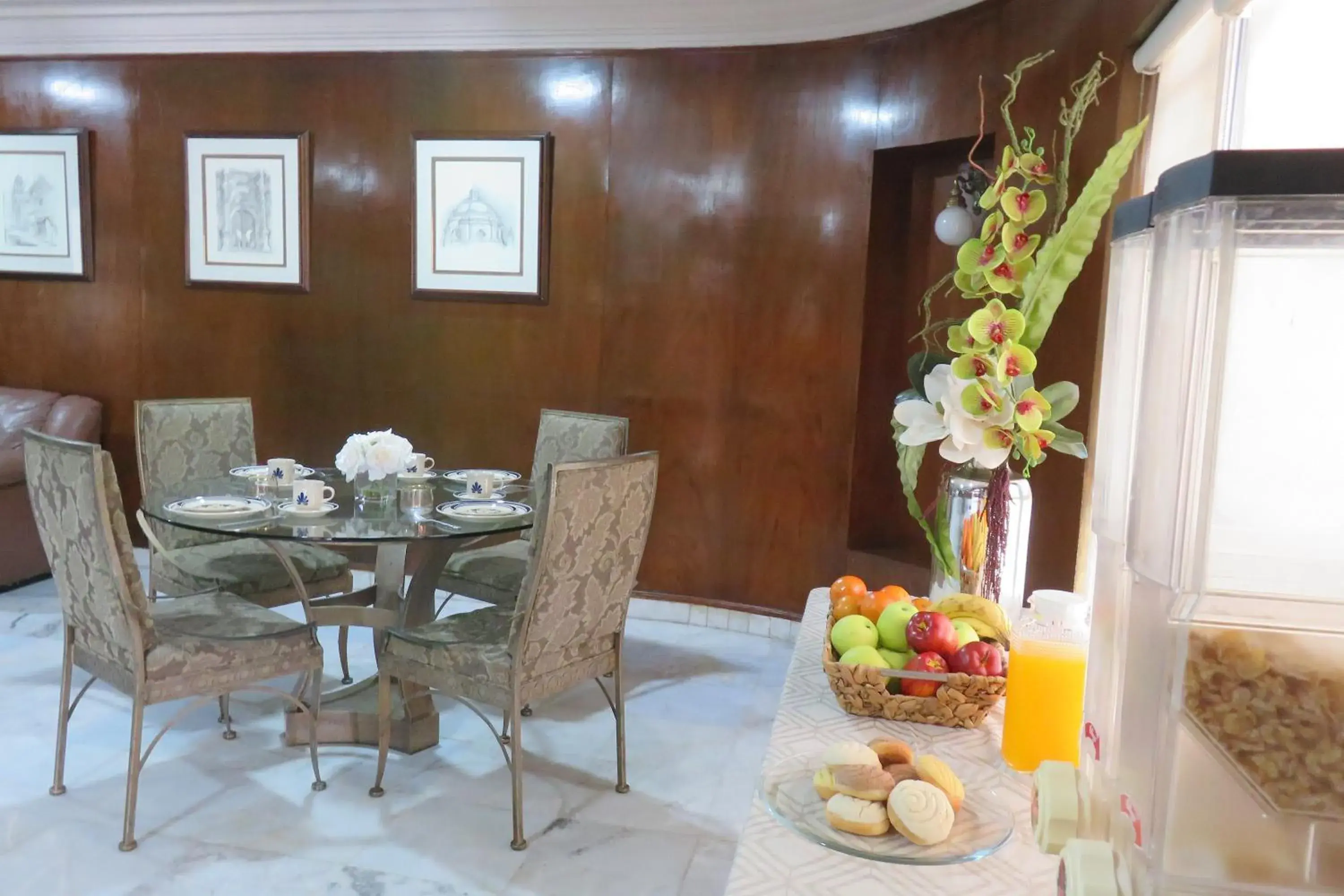 Food and drinks, Dining Area in Hotel Huizache