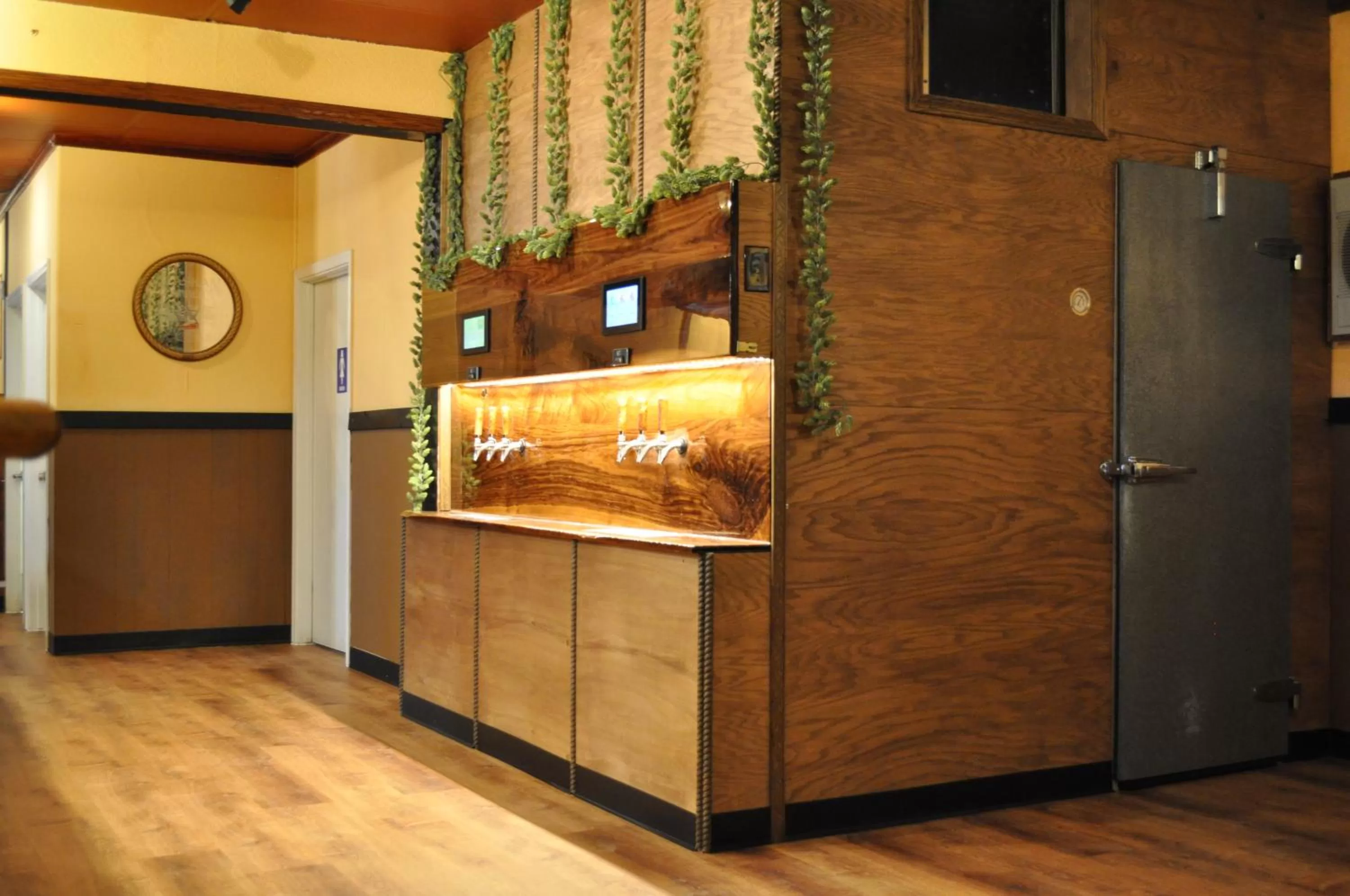 Restaurant/places to eat in K7 Bed and Breakfast