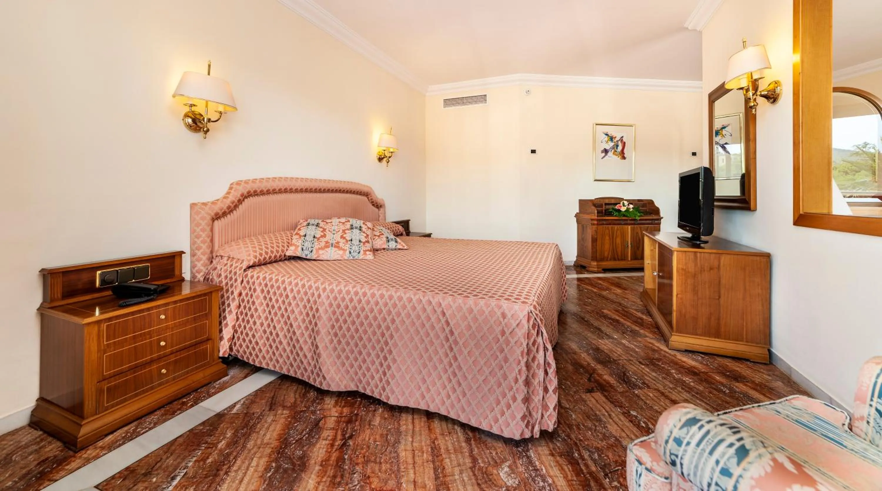 Decorative detail, Bed in Hotel Serrano Palace