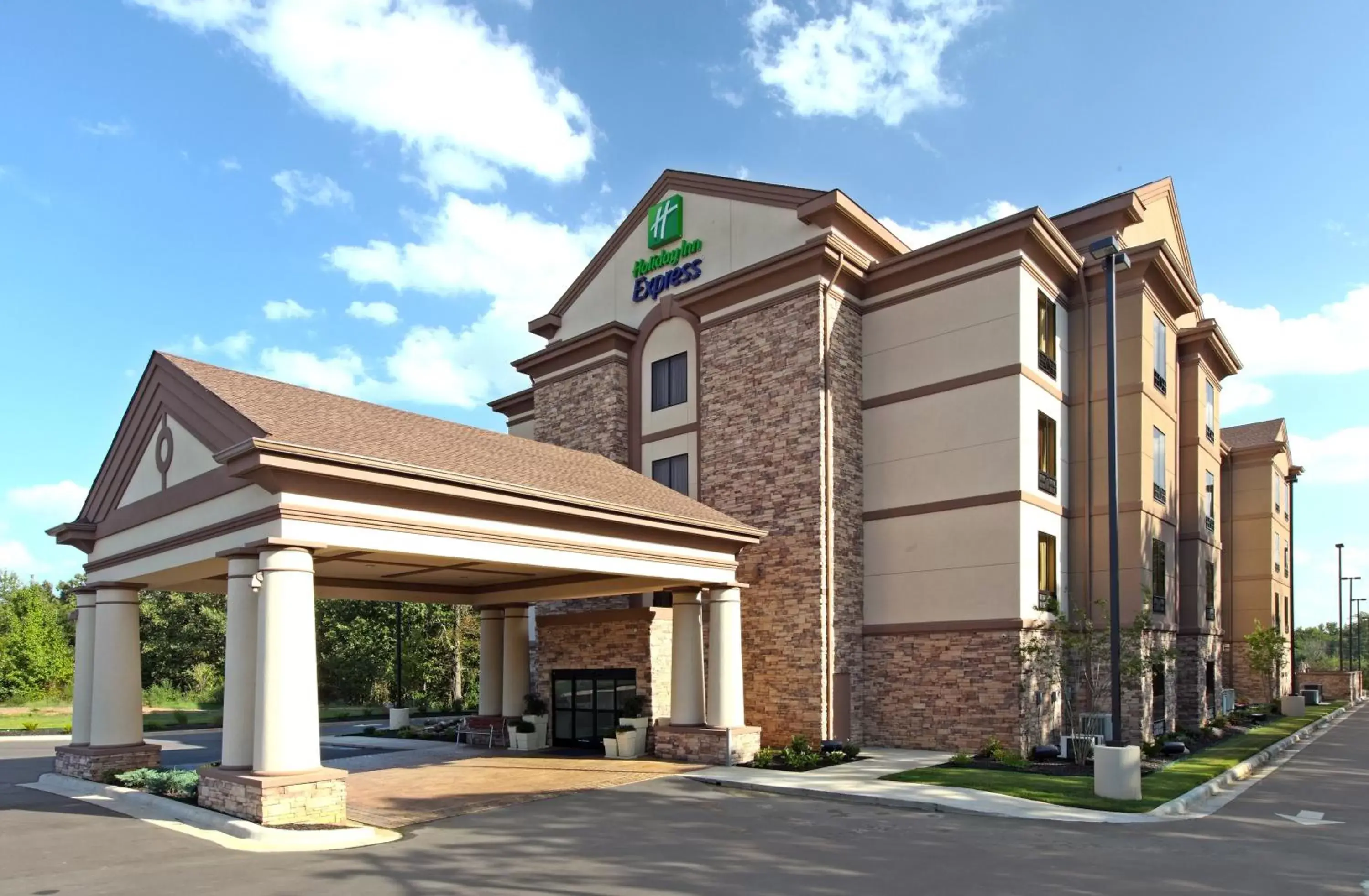 Property Building in Holiday Inn Express & Suites Maumelle, an IHG Hotel