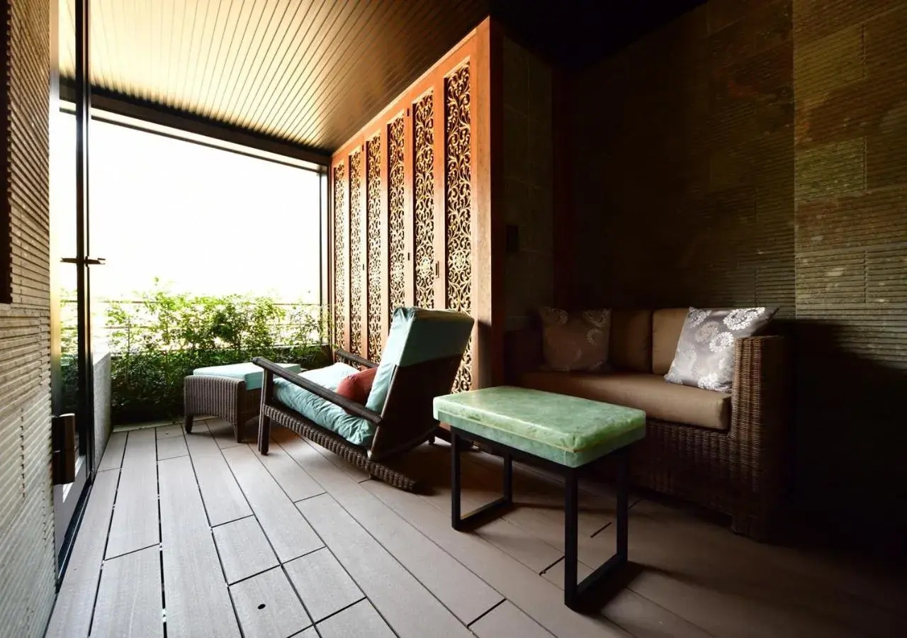 Balcony/Terrace, Seating Area in Balinese onsen ryokan Hakone Airu