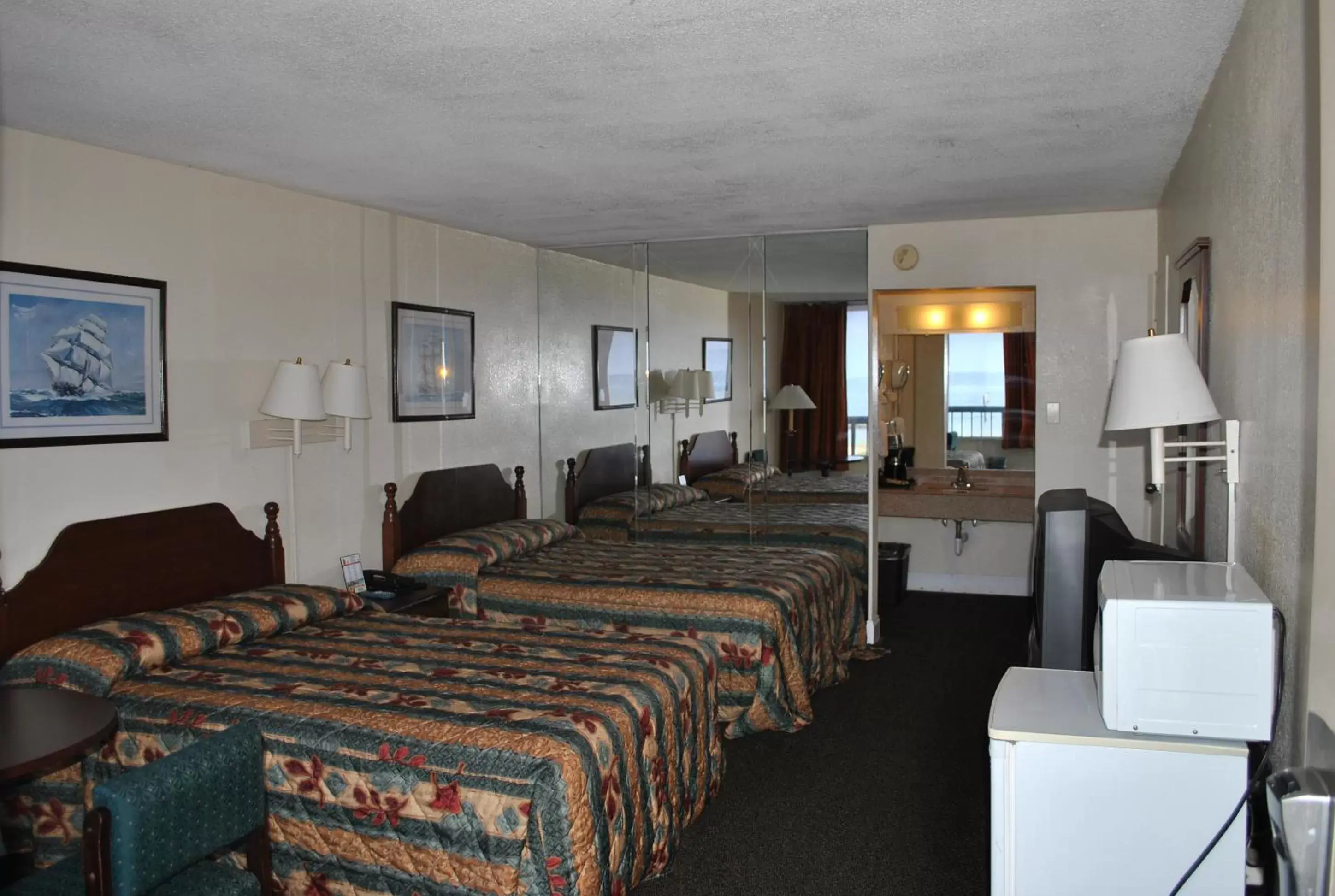 Bed in Super 8 by Wyndham Norfolk/Chesapeake Bay