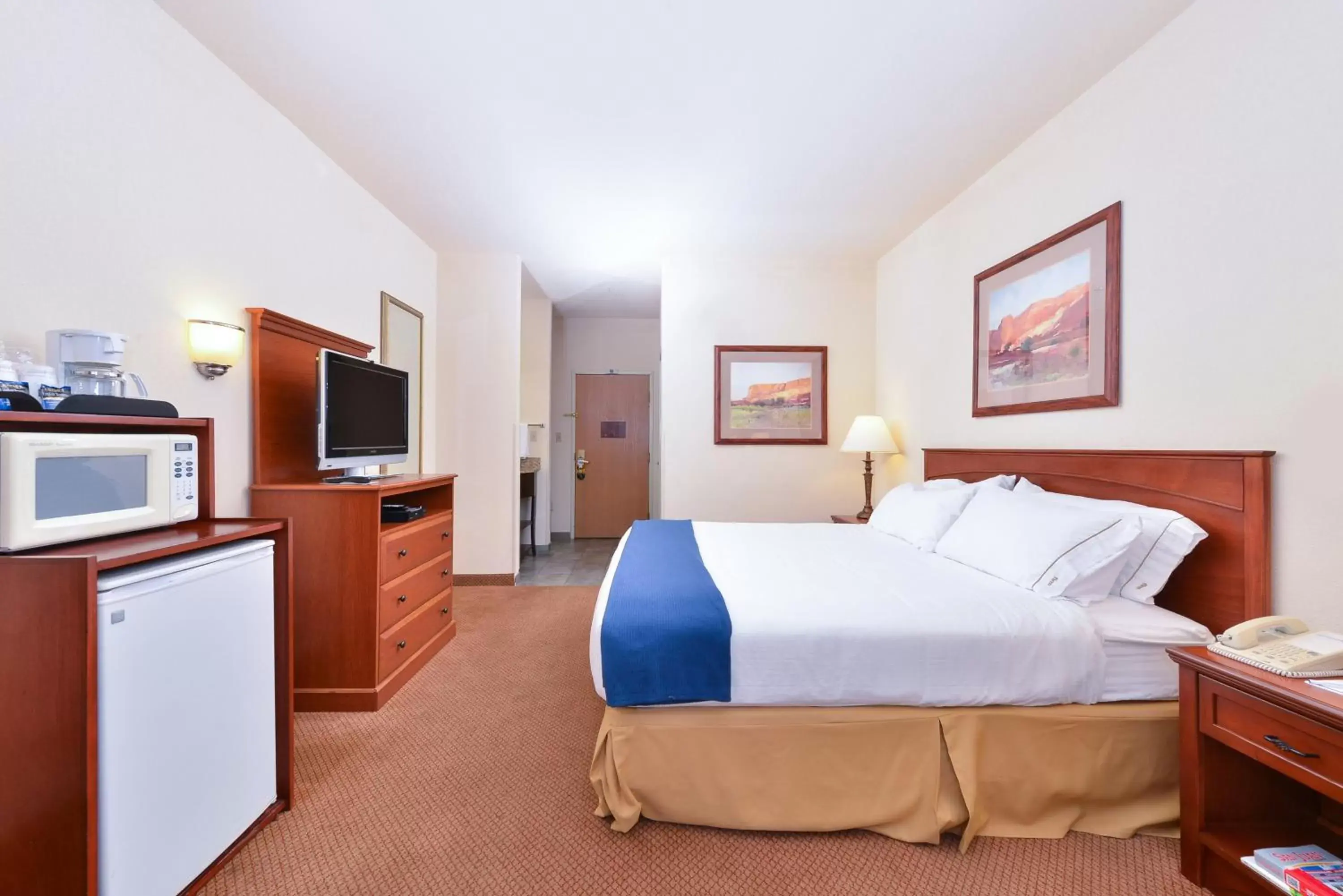 Holiday Inn Express Hotel & Suites Farmington, an IHG Hotel