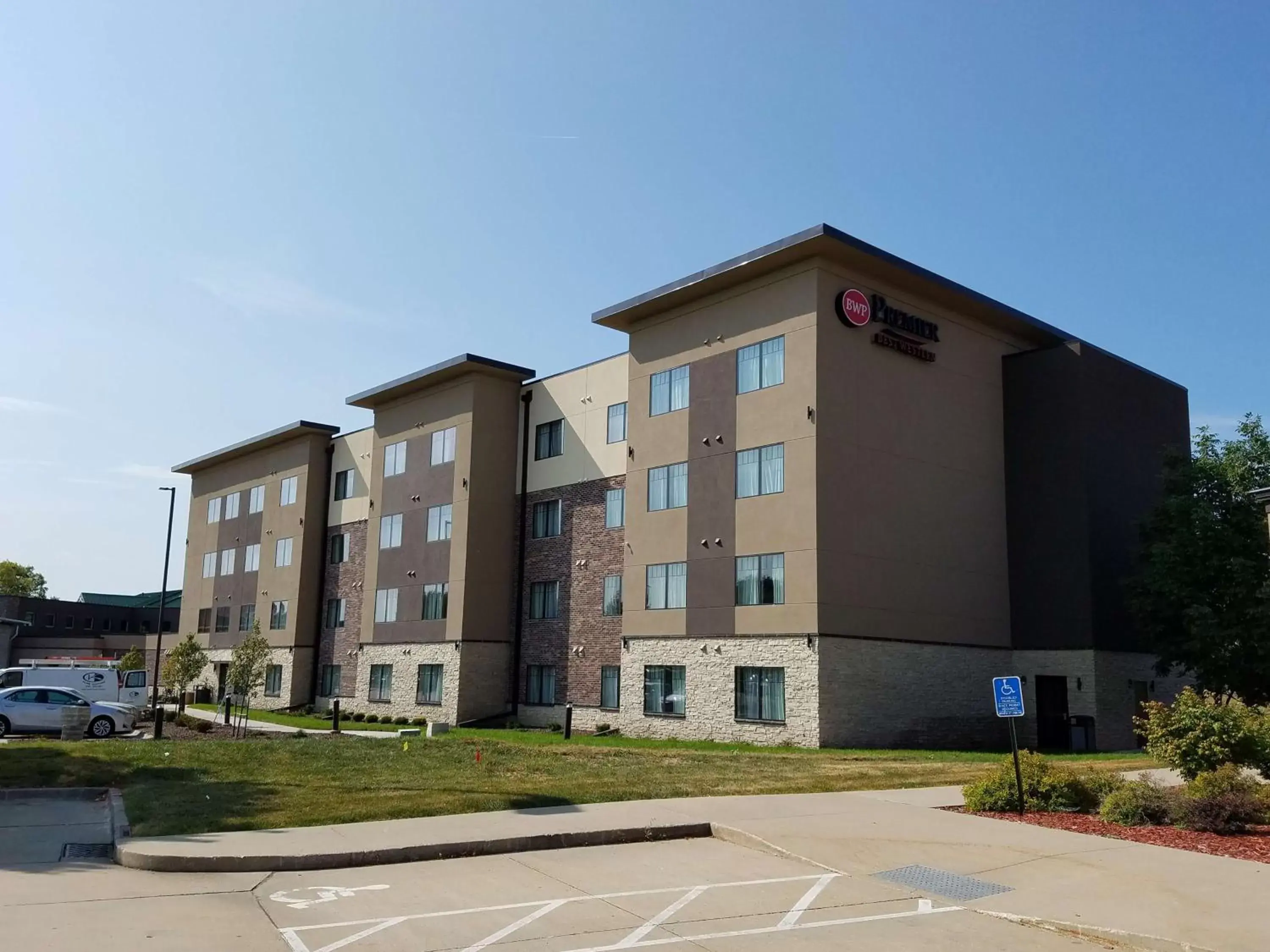 Property Building in Best Western Premier Ankeny Hotel