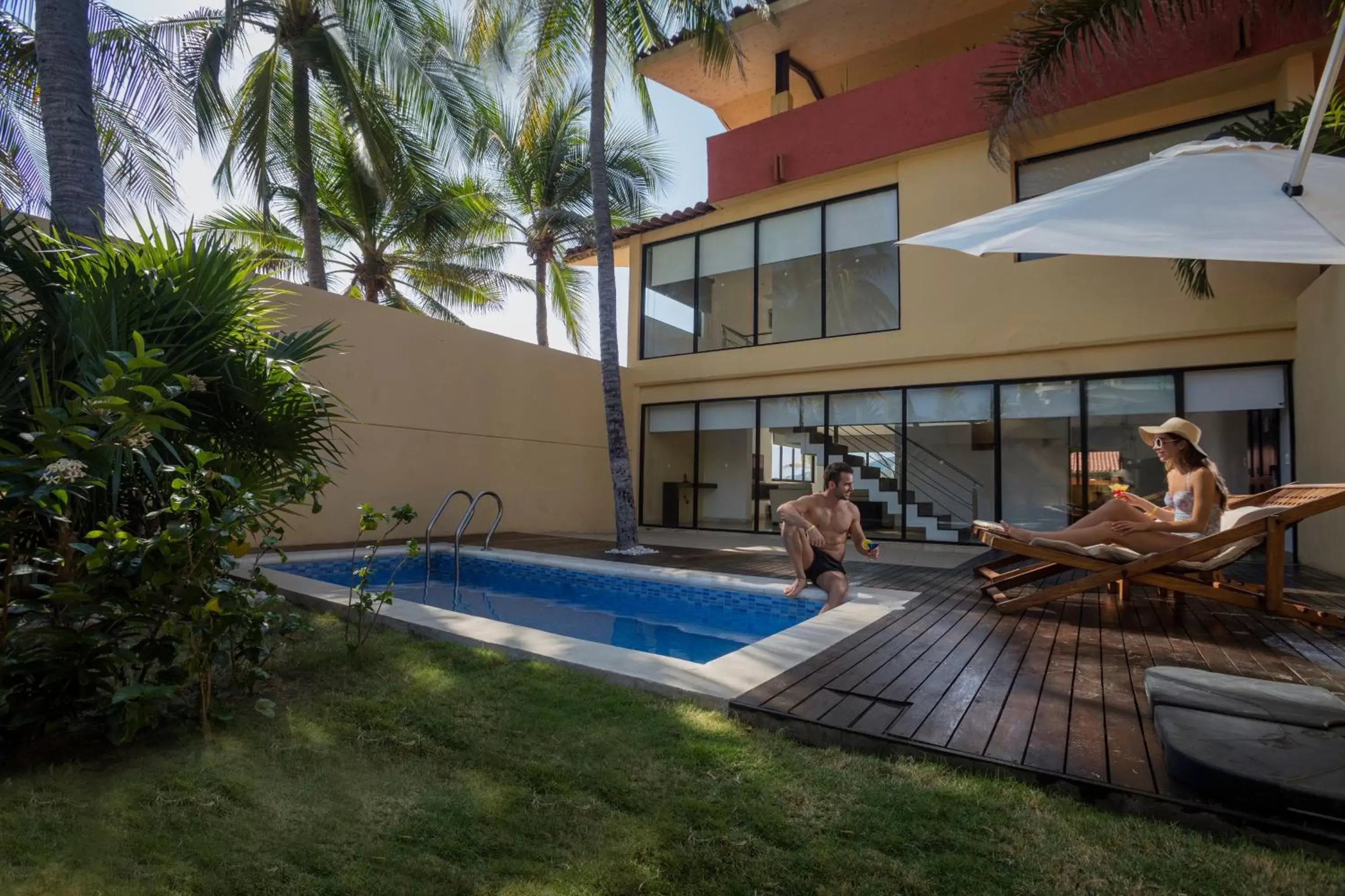 Swimming Pool in Holiday Inn Resort Ixtapa All-Inclusive, an IHG Hotel