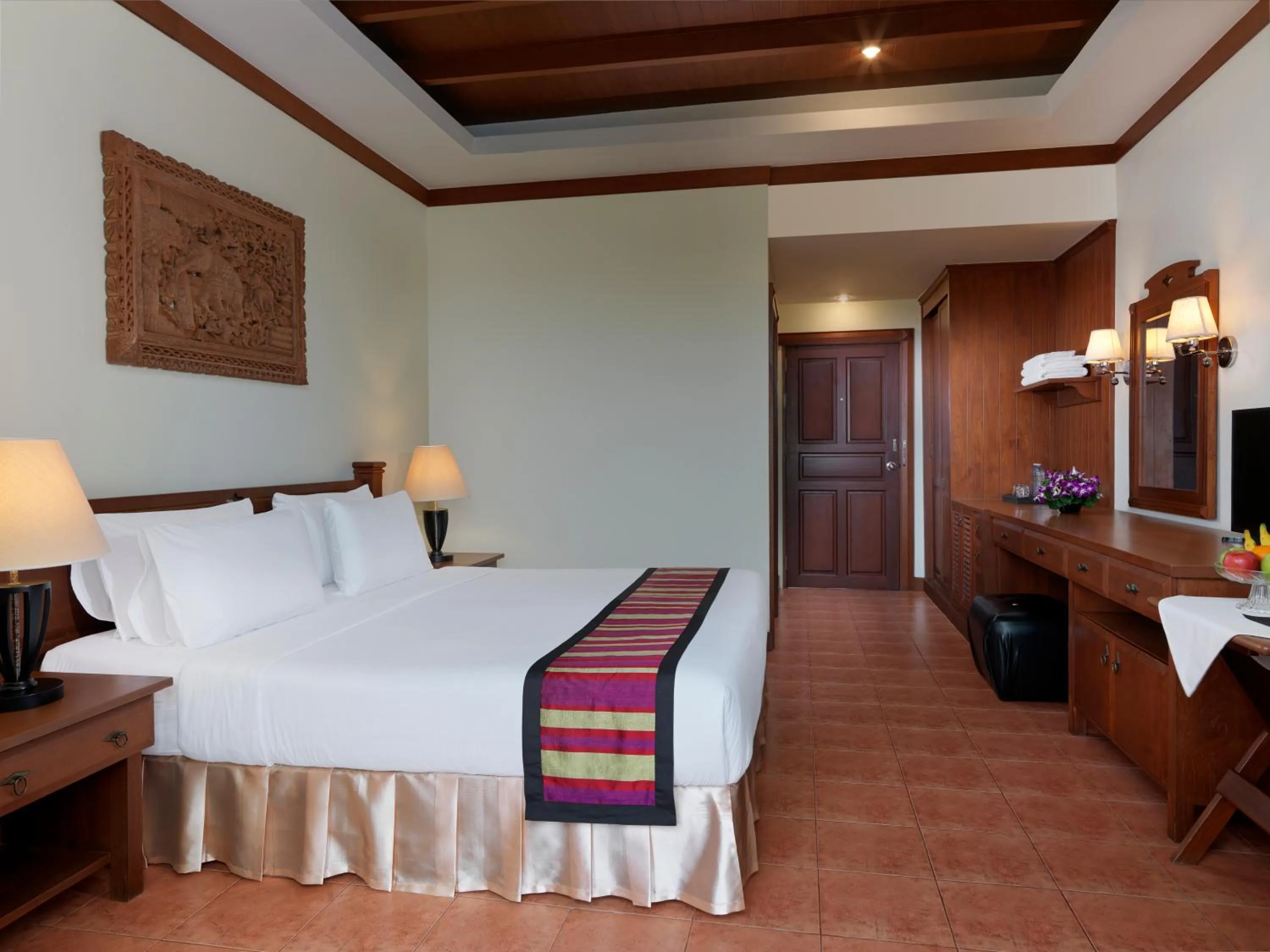 Photo of the whole room, Bed in Sun Hill Hotel Patong