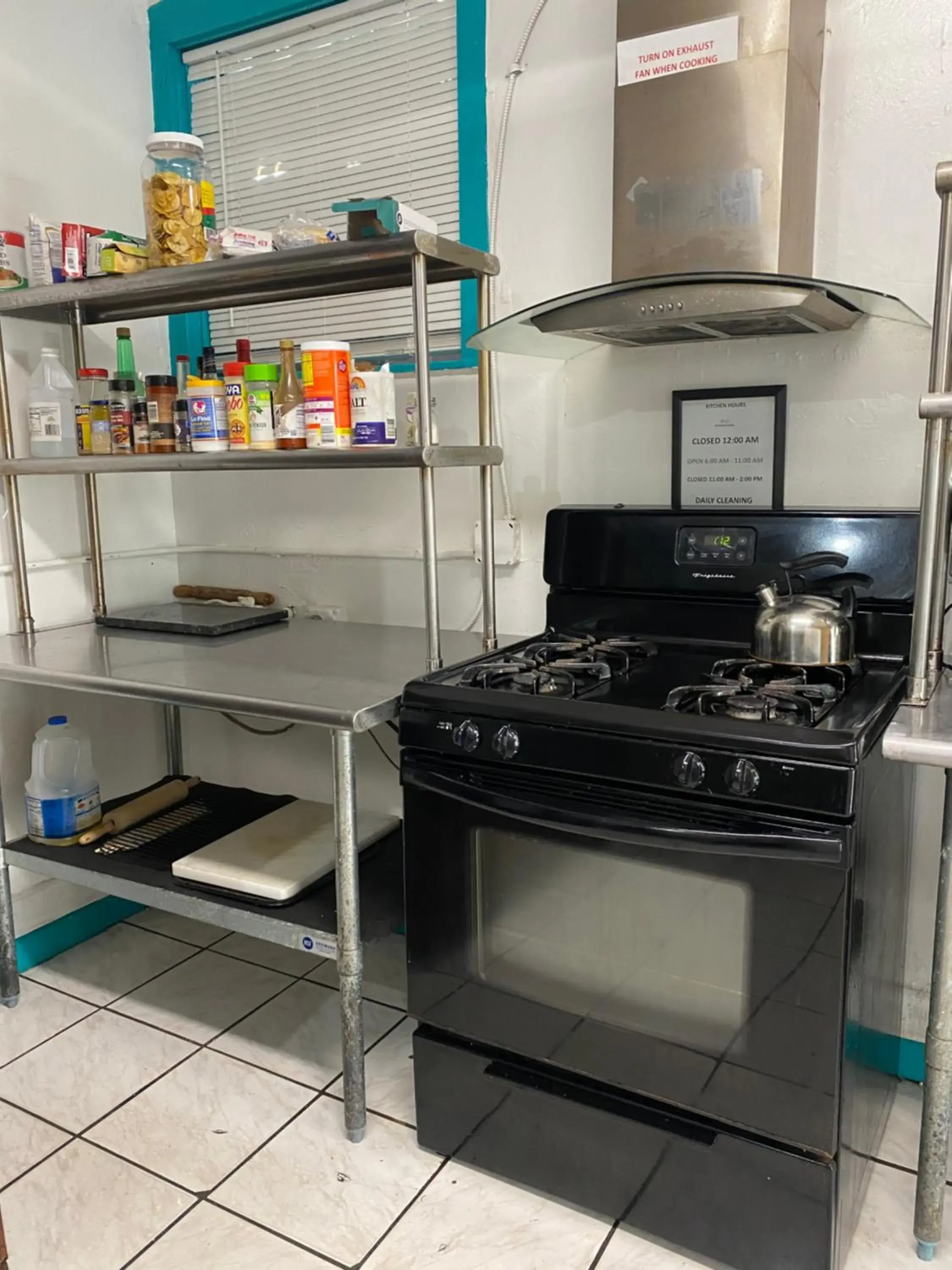 kitchen, Kitchen/Kitchenette in Hoosville Hostel (Formerly The Everglades Hostel)