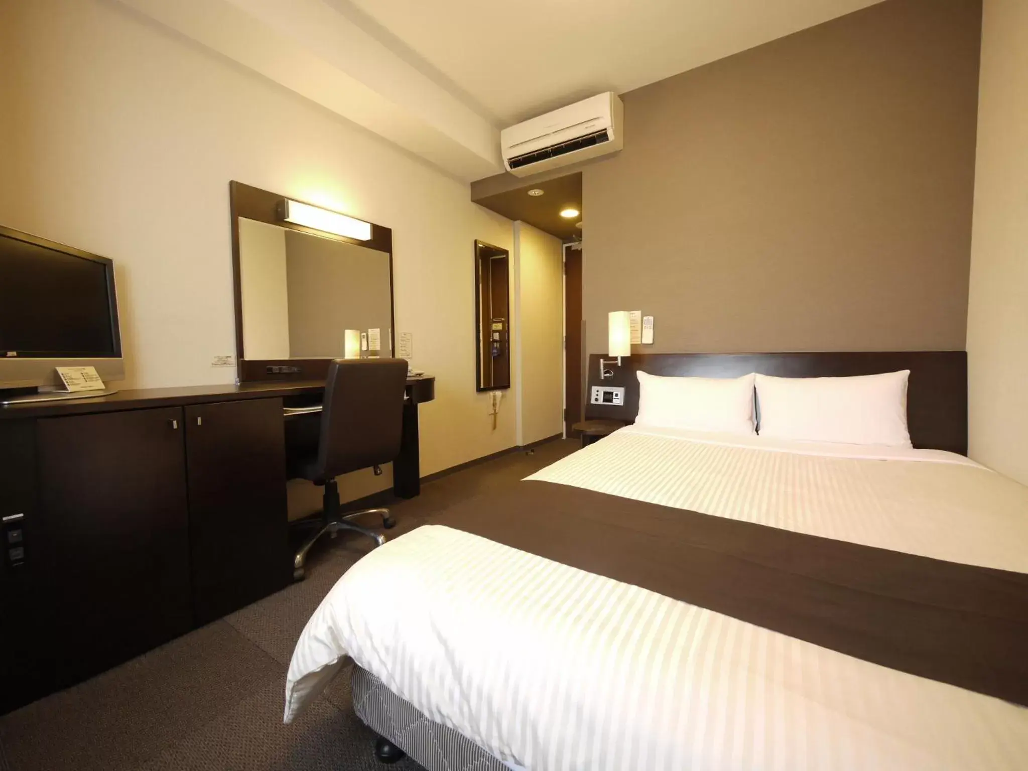 Photo of the whole room, Bed in Hotel Route-Inn Saga Ekimae