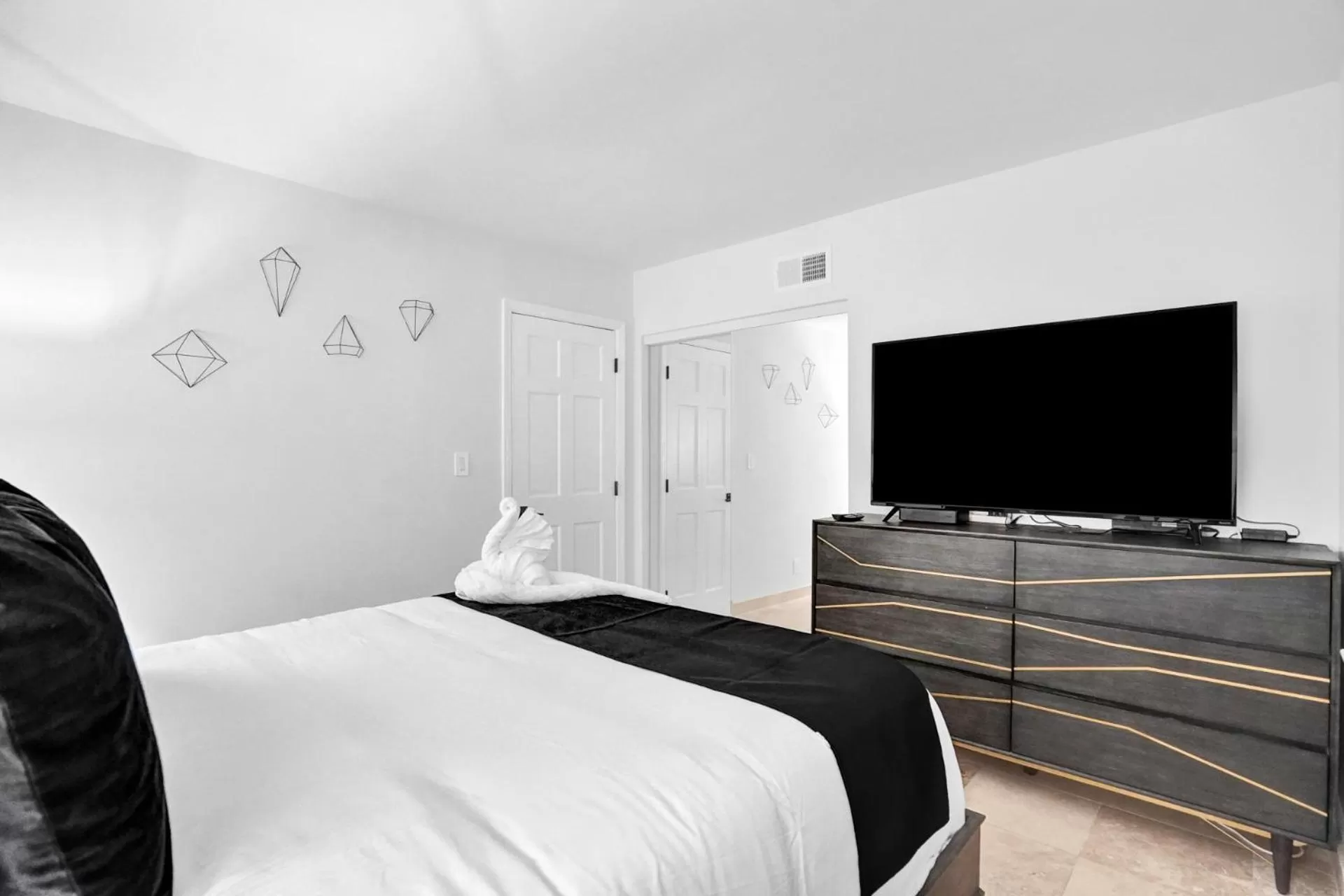 Other, Bed in RA suites