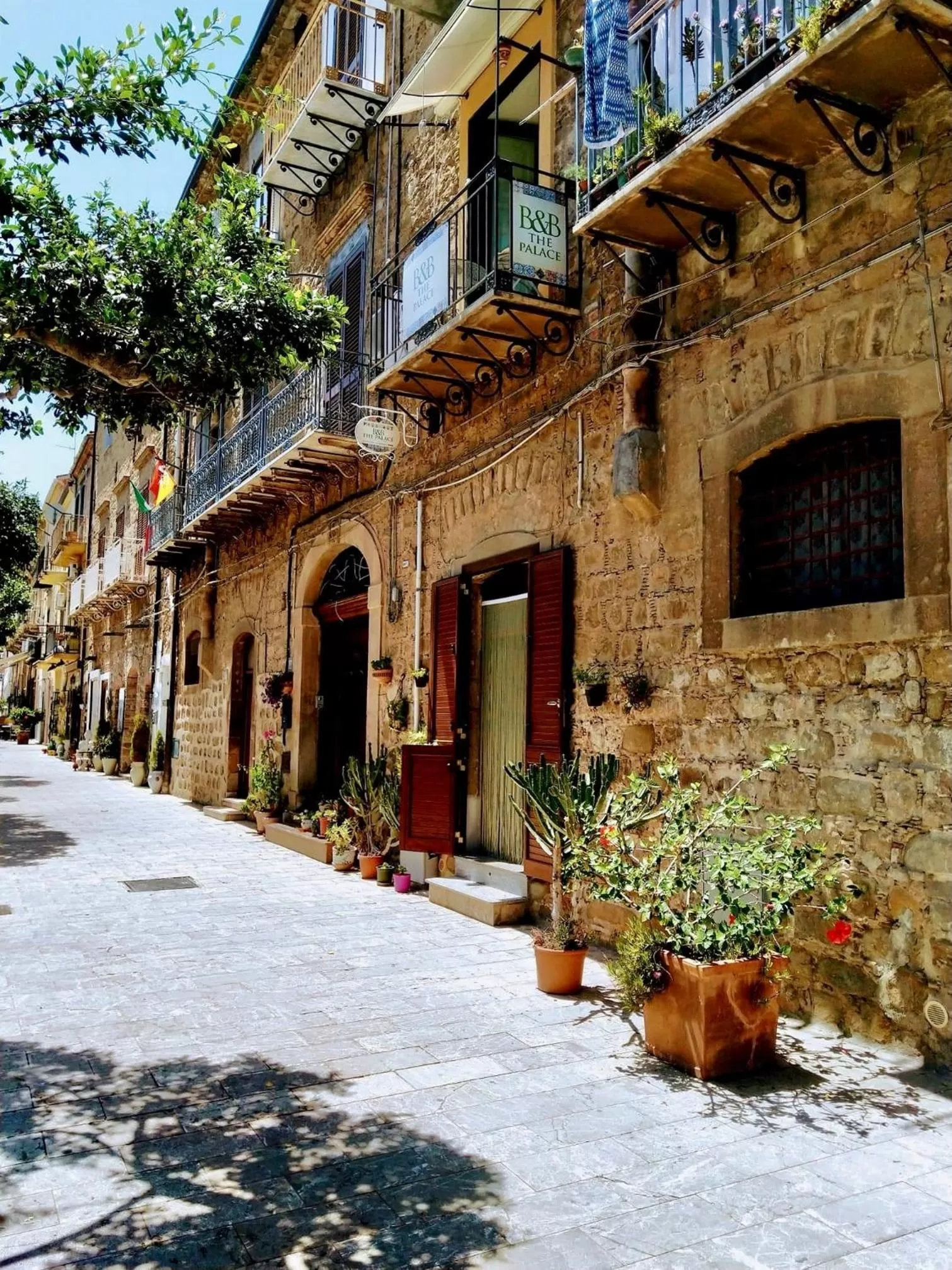 THE PALACE B&B and Apartments