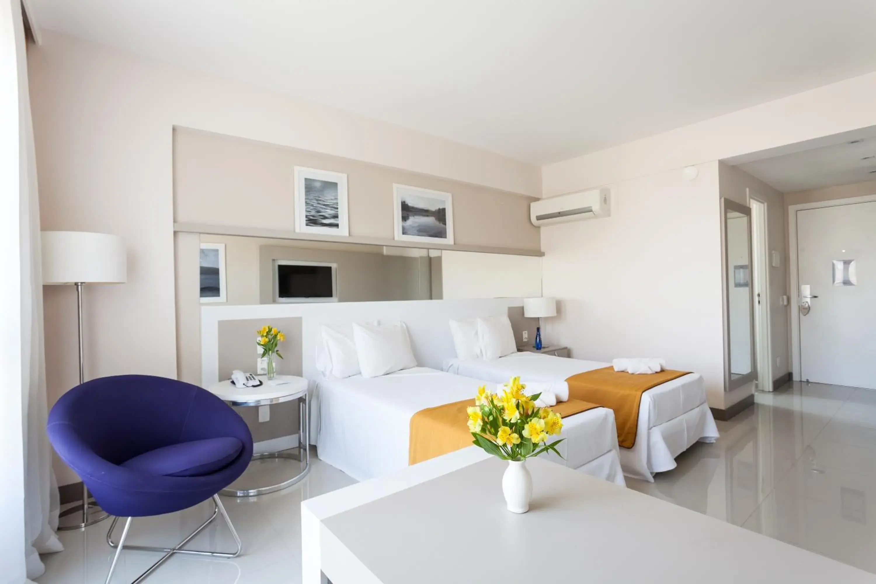 Photo of the whole room, Seating Area in eSuites Spa Lagoa Santa Photo of the whole room, Seating Area in eSuites Spa Lagoa Santa