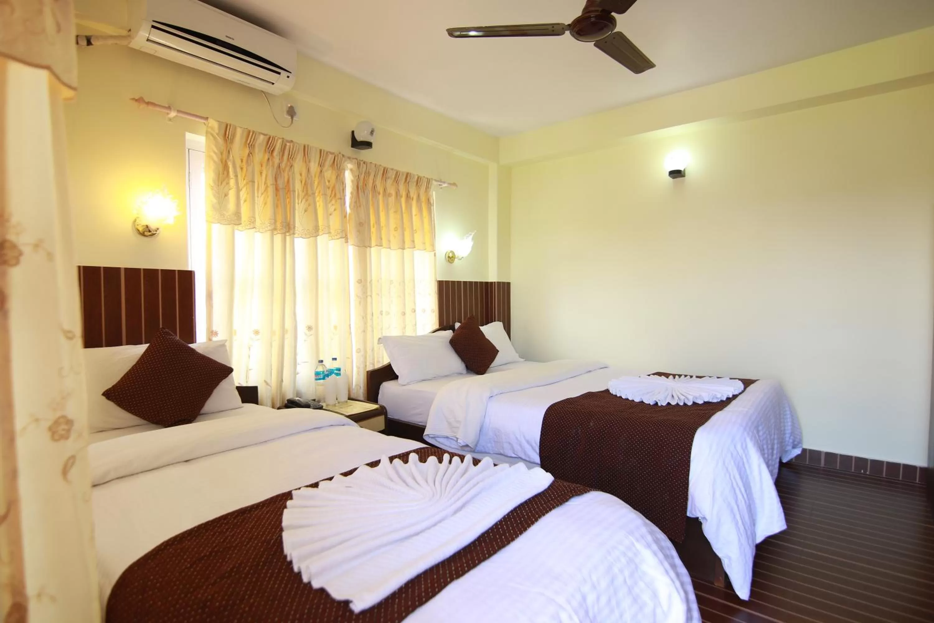 Bedroom, Bed in Hotel Himalayan Inn