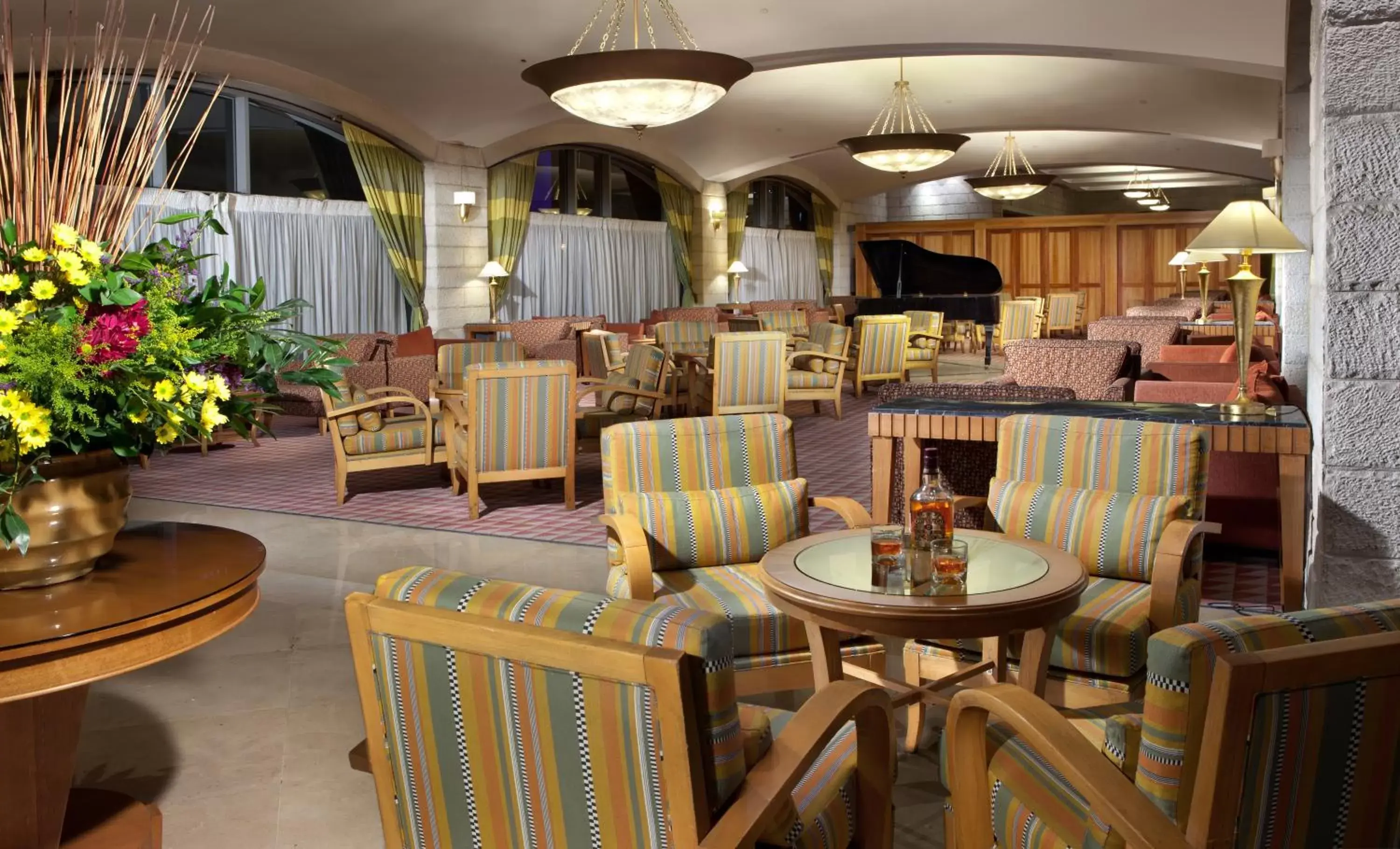 Lounge or bar, Restaurant/Places to Eat in Grand Court Hotel