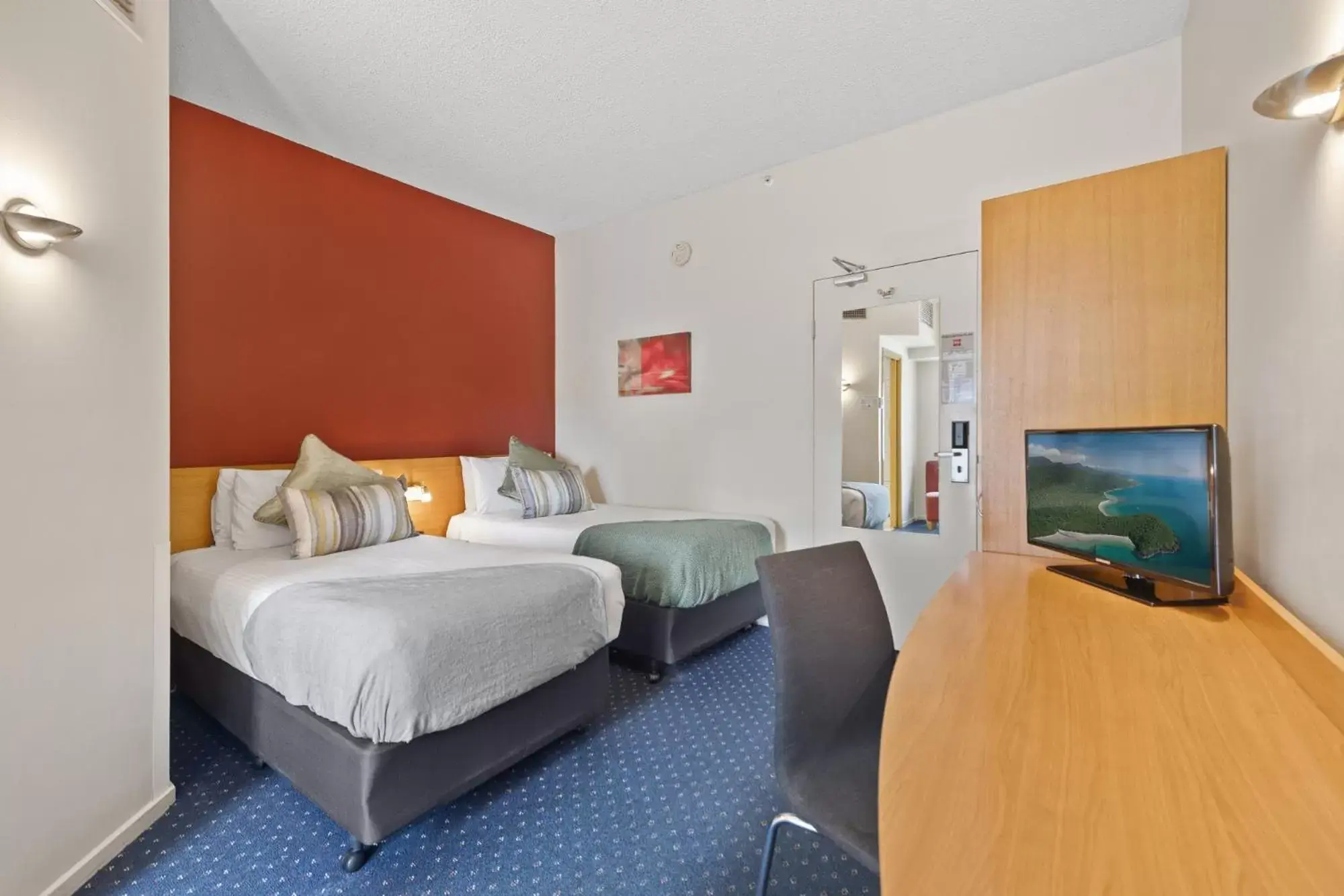 Bedroom, Bed in YEHS Hotel Melbourne CBD