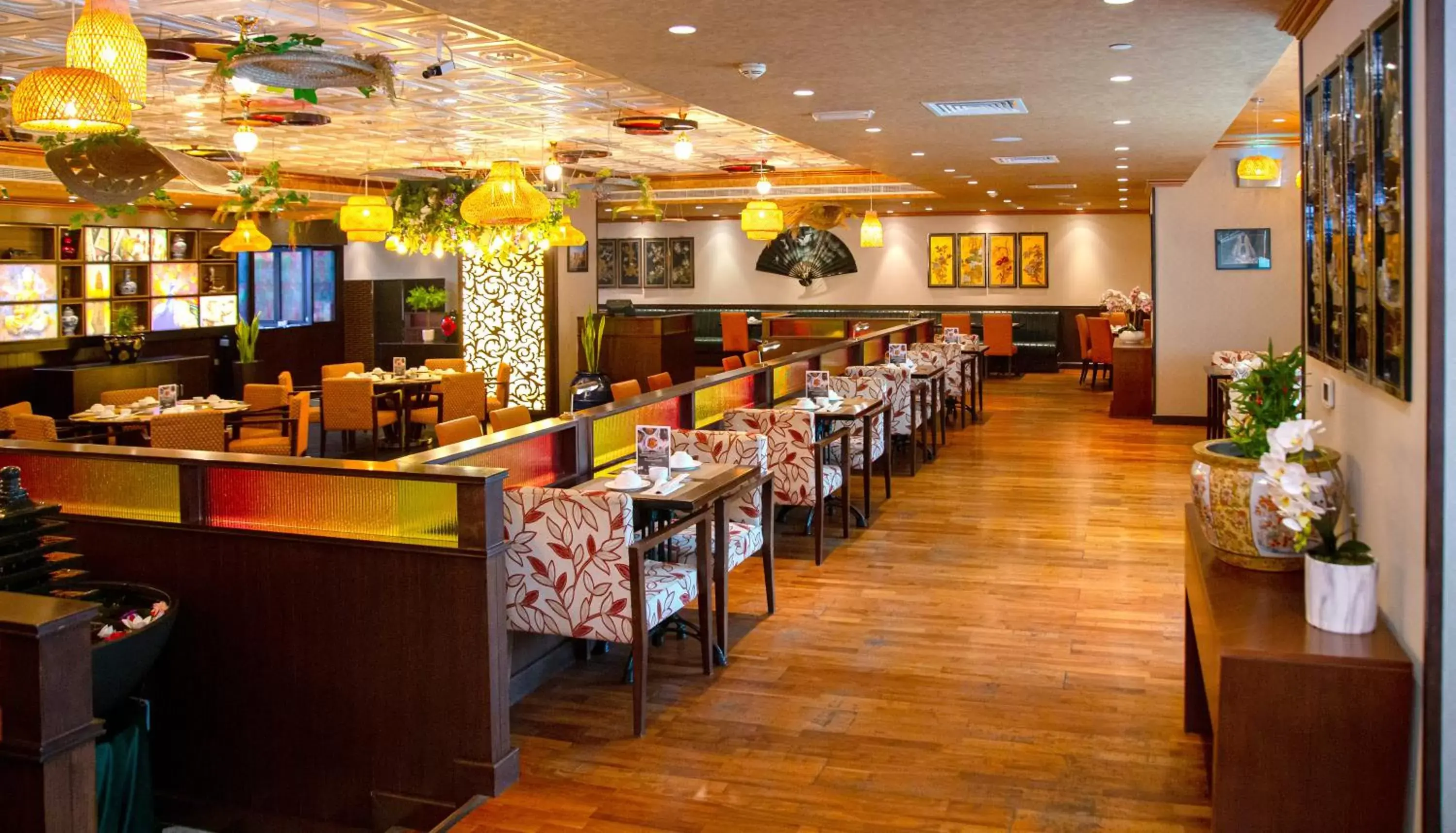 Restaurant/Places to Eat in Park Regis Kris Kin Hotel