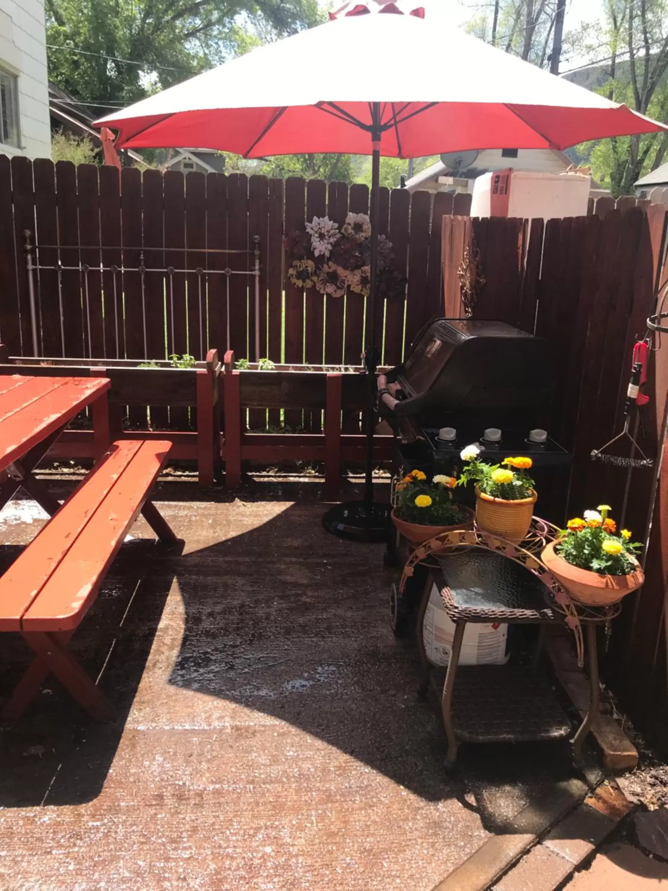 BBQ facilities, Restaurant/Places to Eat in Downtown B&B with Jacuzzi