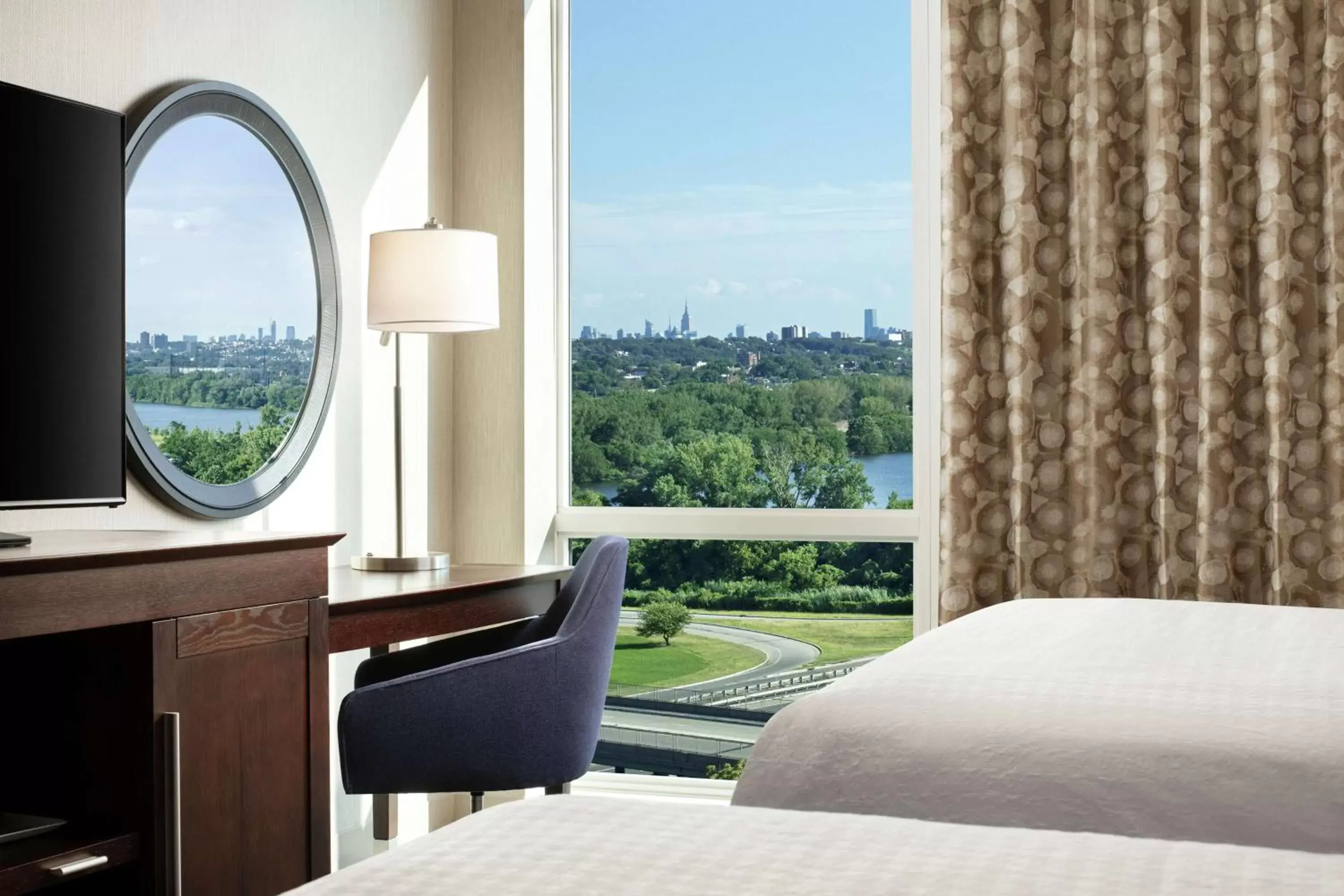 Bedroom, View in Hampton Inn & Suites Teaneck/Glenpointe