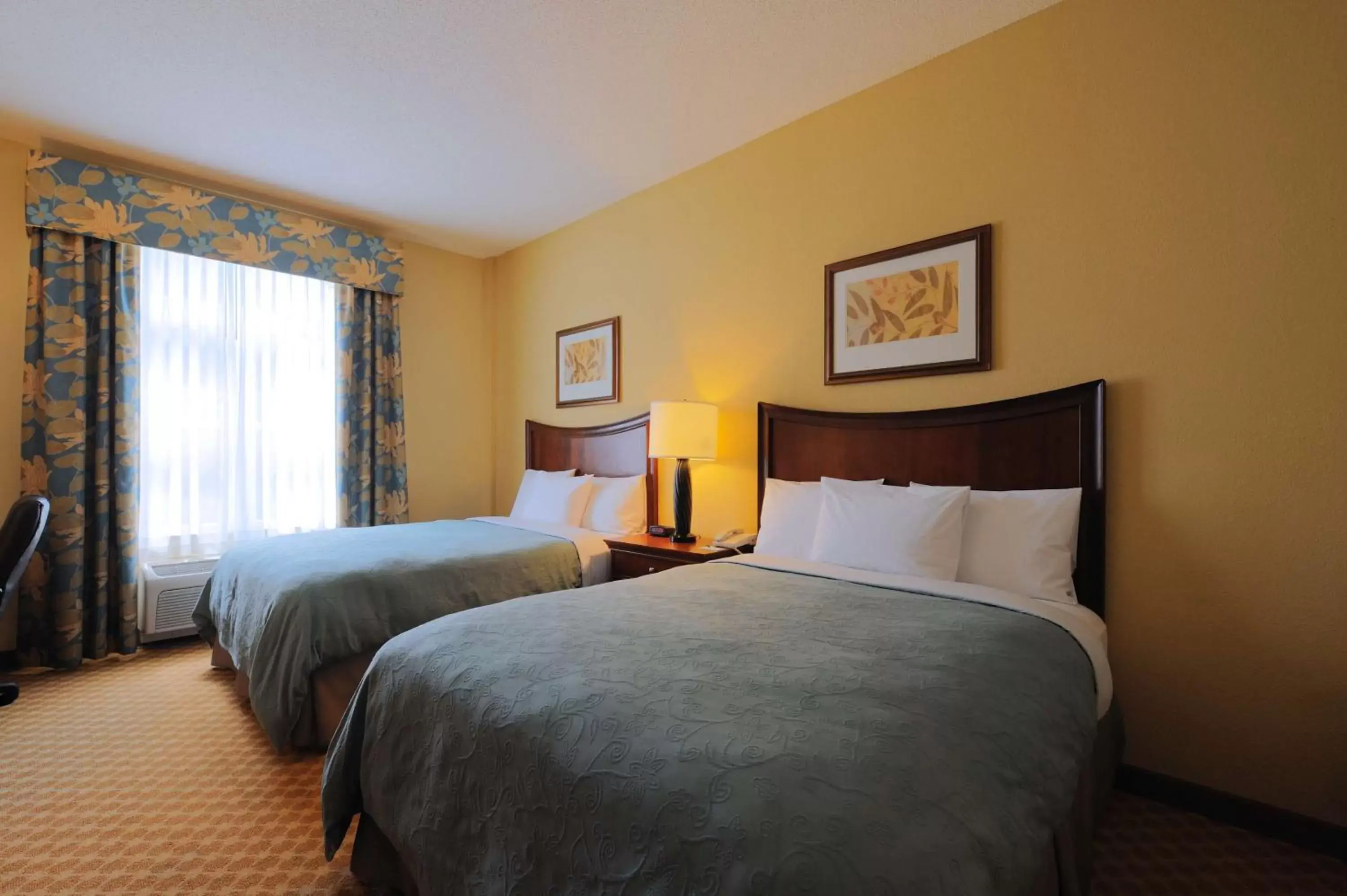 Photo of the whole room, Bed in Country Inn & Suites by Radisson, Orangeburg, SC