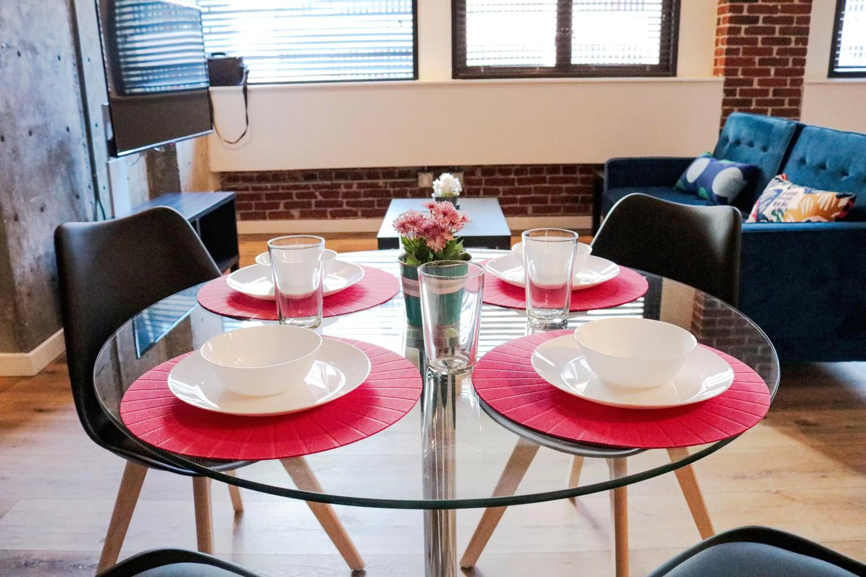 Restaurant/Places to Eat in The Haas Suites