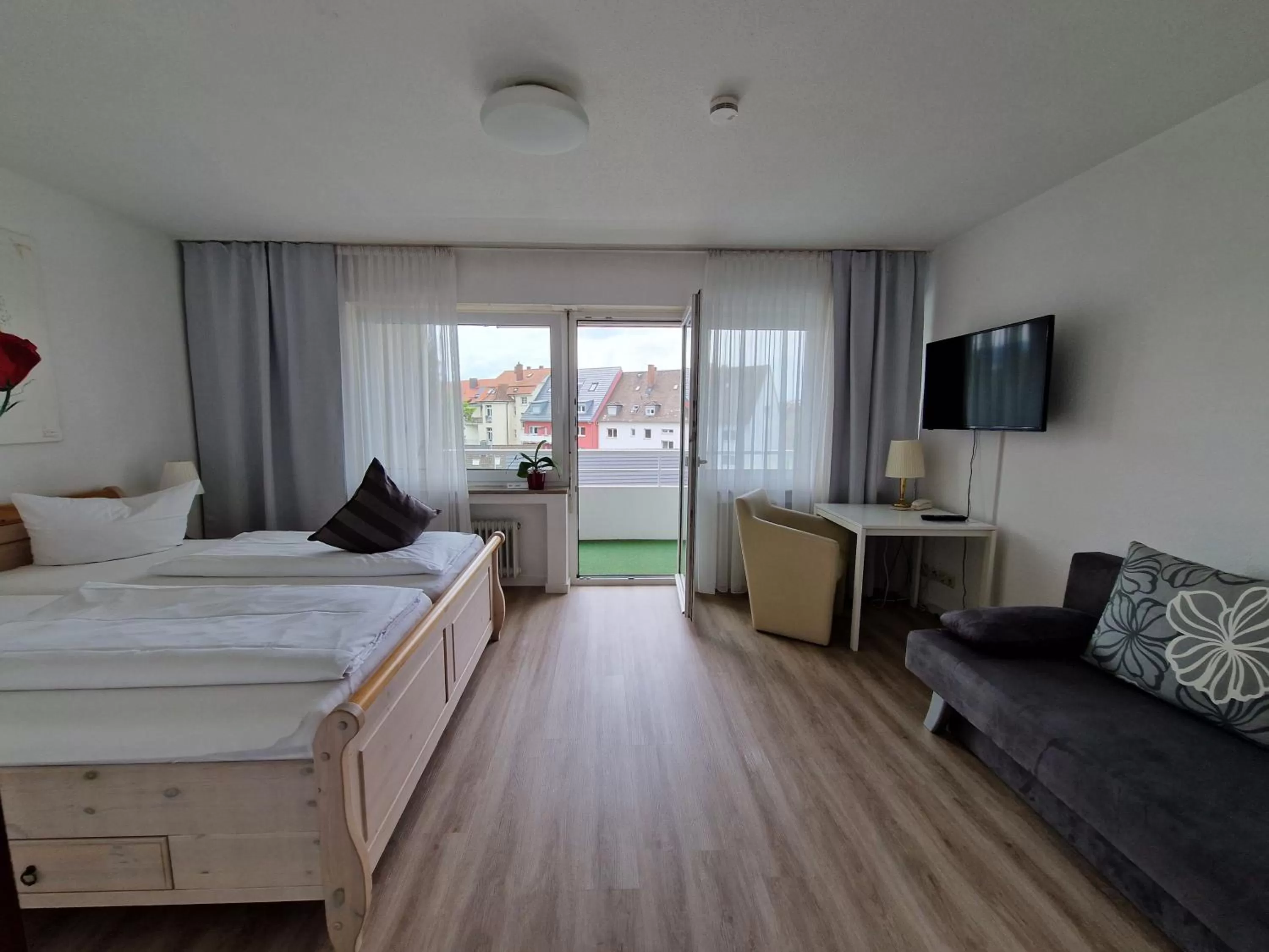 TV and multimedia, Bed in Apart Hotel Freiburg