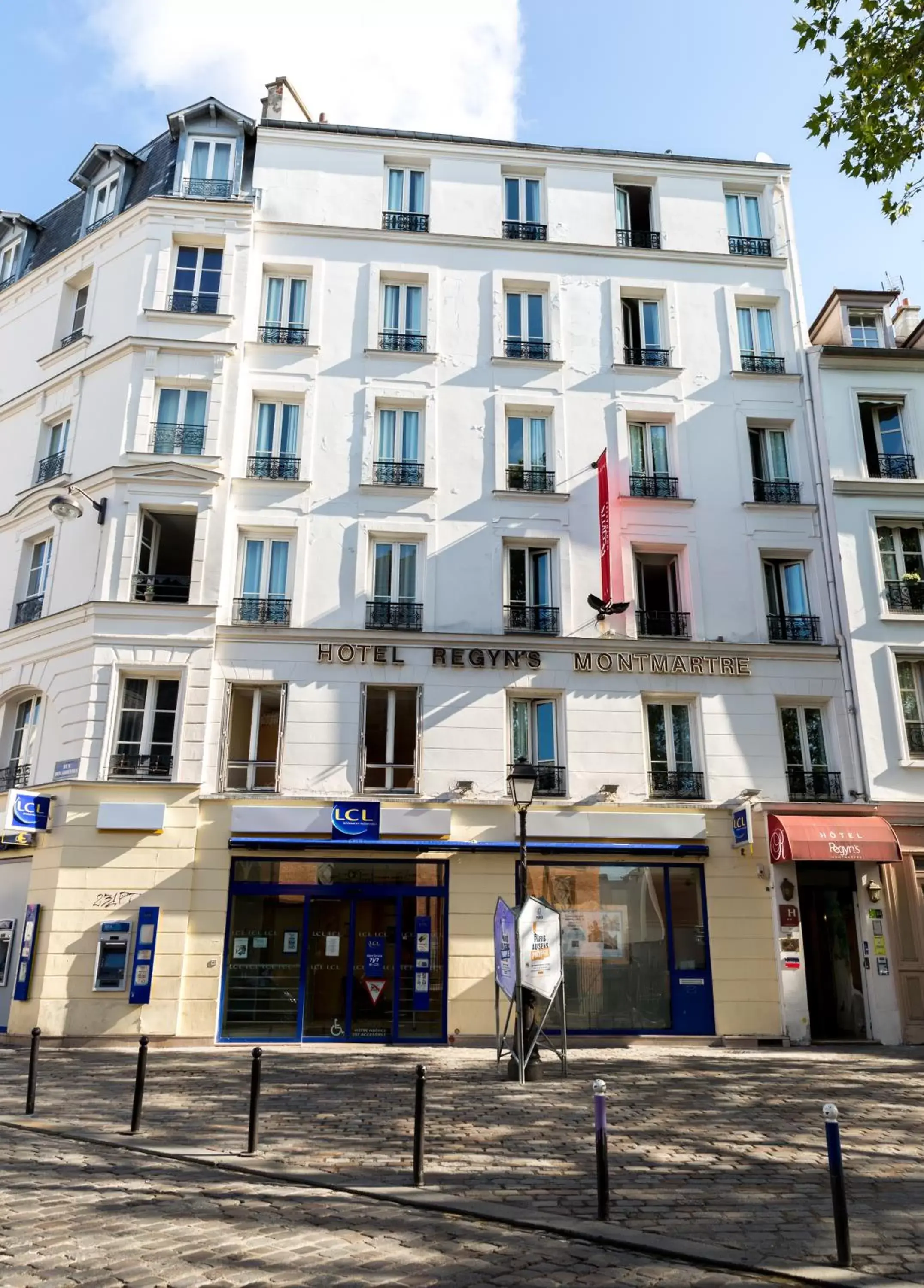 Facade/entrance, Property Building in Regyn's Montmartre