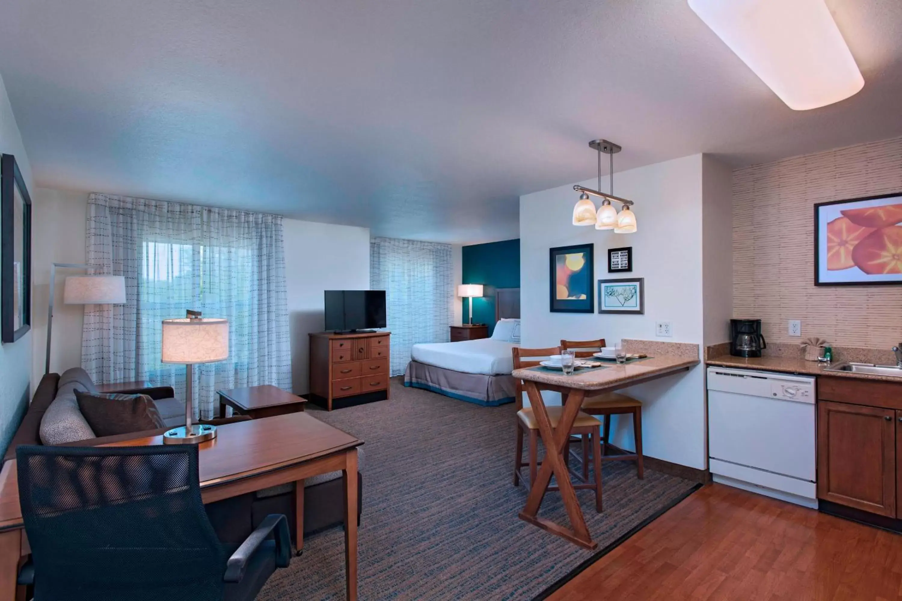 Photo of the whole room, Dining Area in Residence Inn Columbia