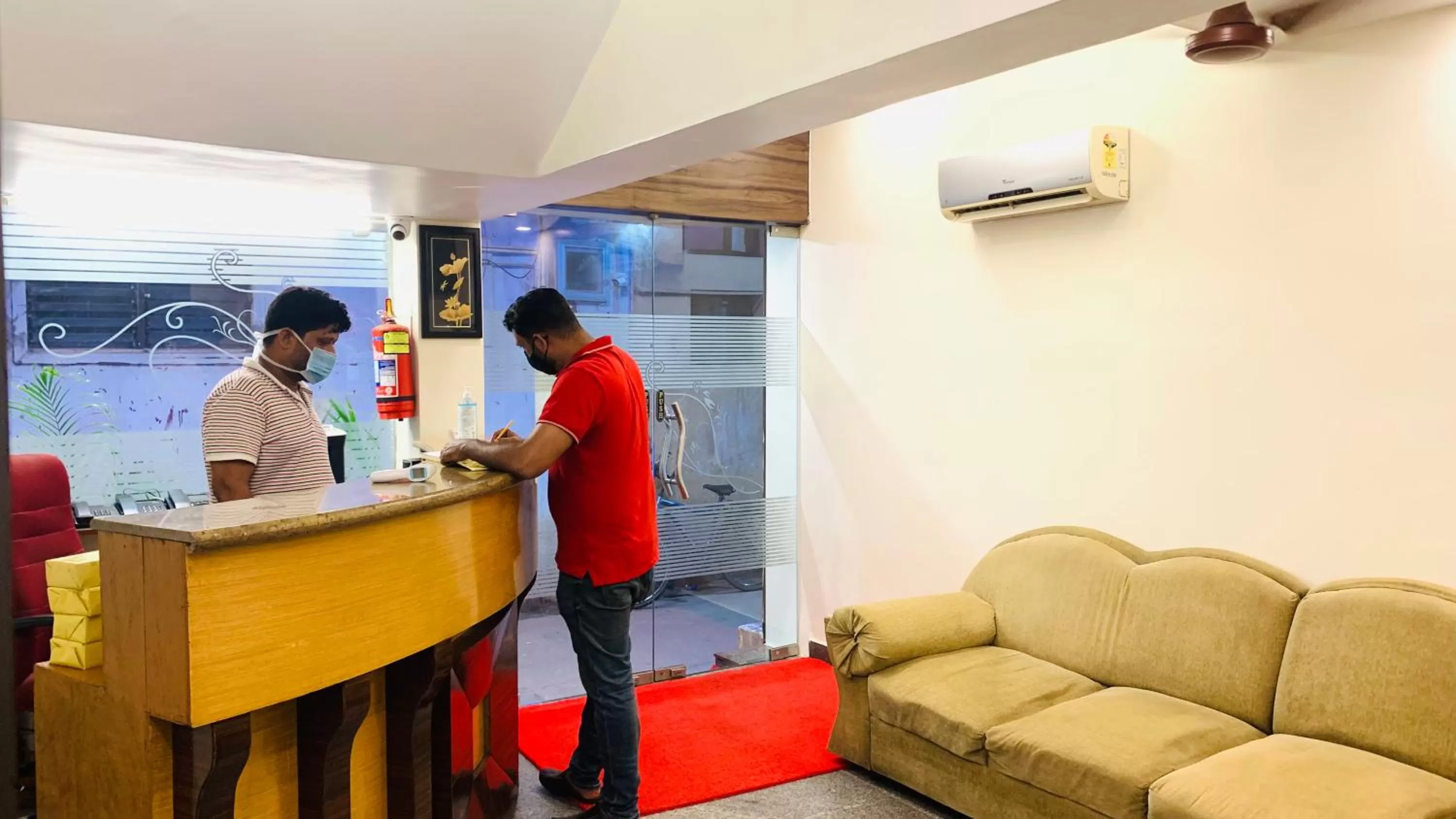 Lobby or reception in Half Moon Palace Chennai