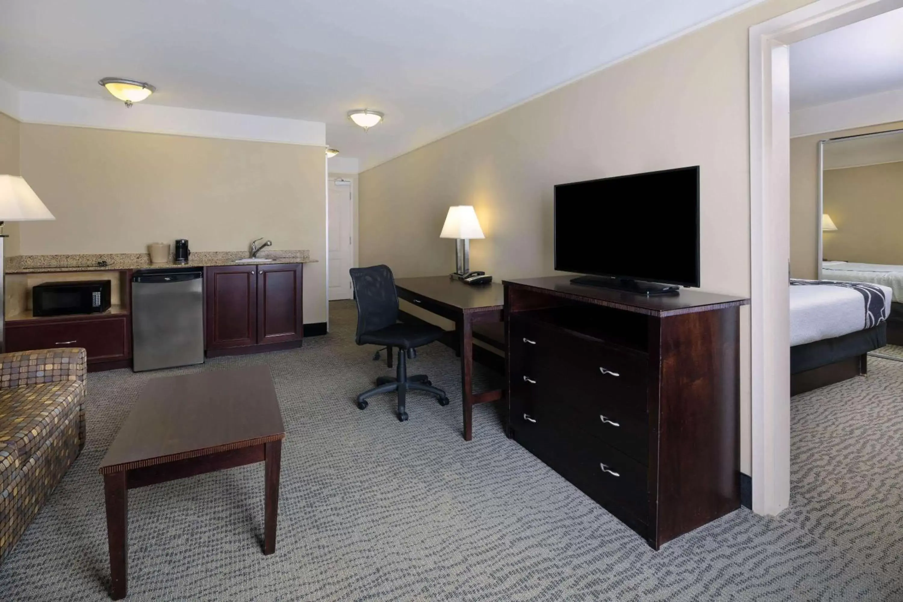 One-Bedroom King Suite - Non-Smoking in La Quinta by Wyndham Savannah Airport - Pooler One-Bedroom King Suite - Non-Smoking in La Quinta by Wyndham Savannah Airport - Pooler