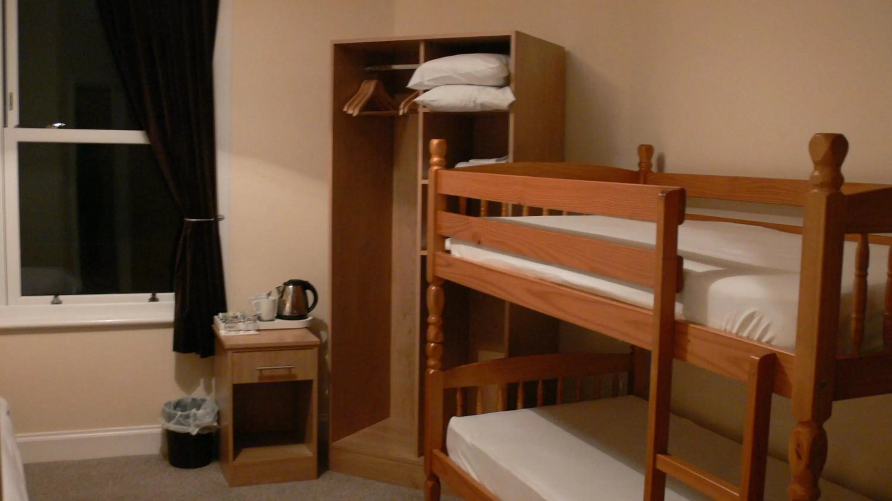 Bed in The Home Arms Guesthouse