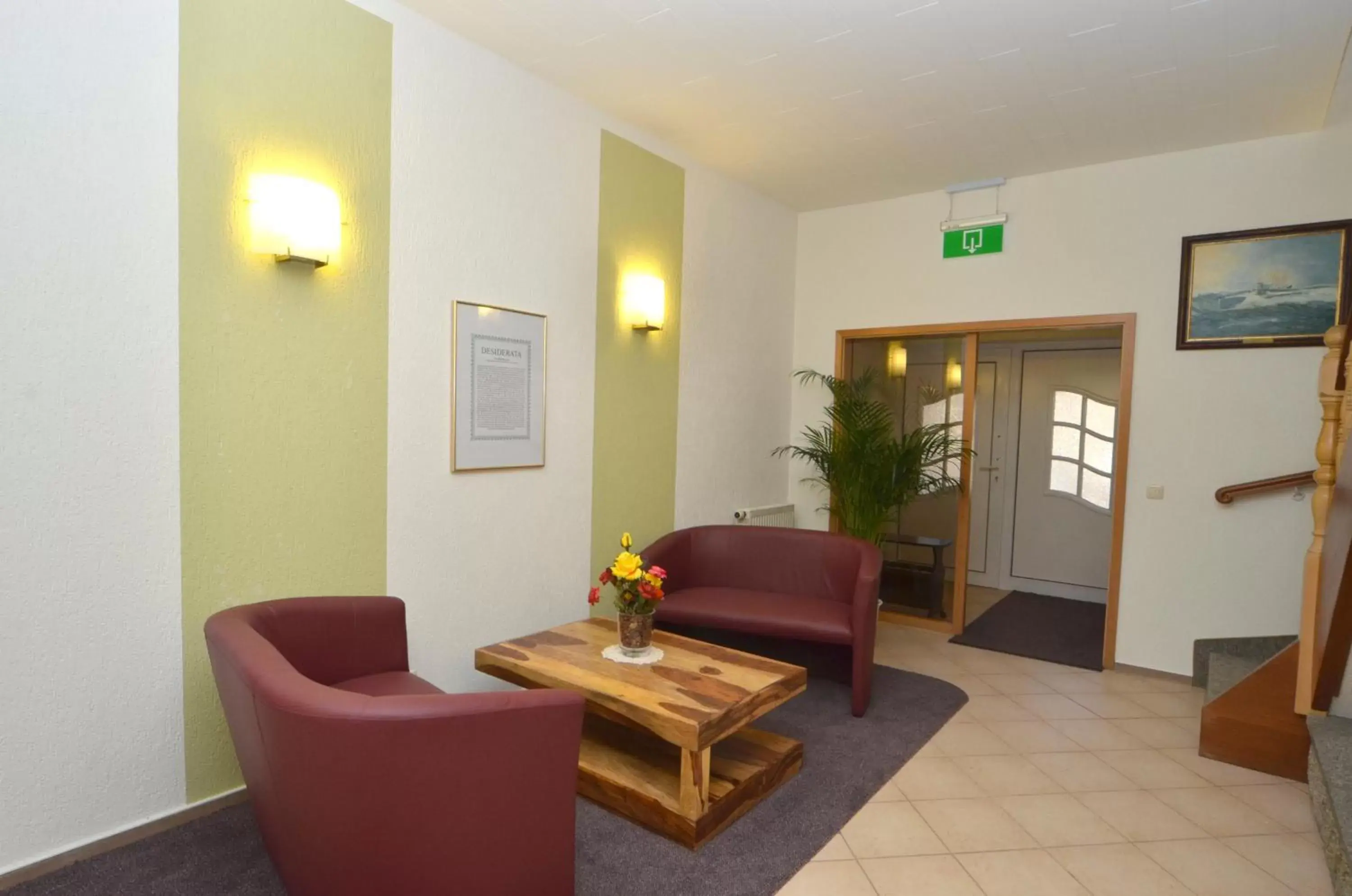 Lobby or reception, Lounge/Bar in Land-Hotel Am Wald Garni