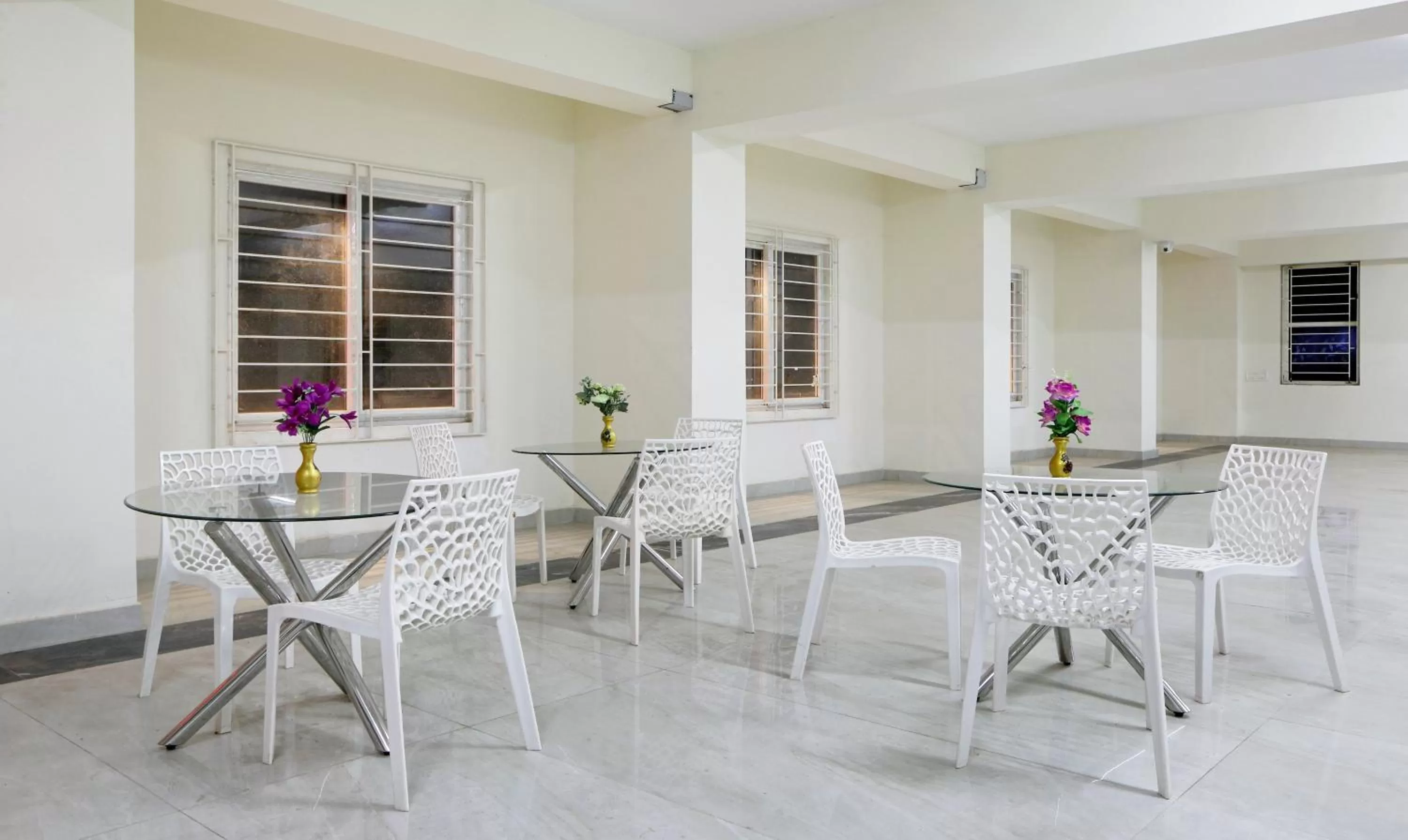 Dining area in Treebo Naaz Royal