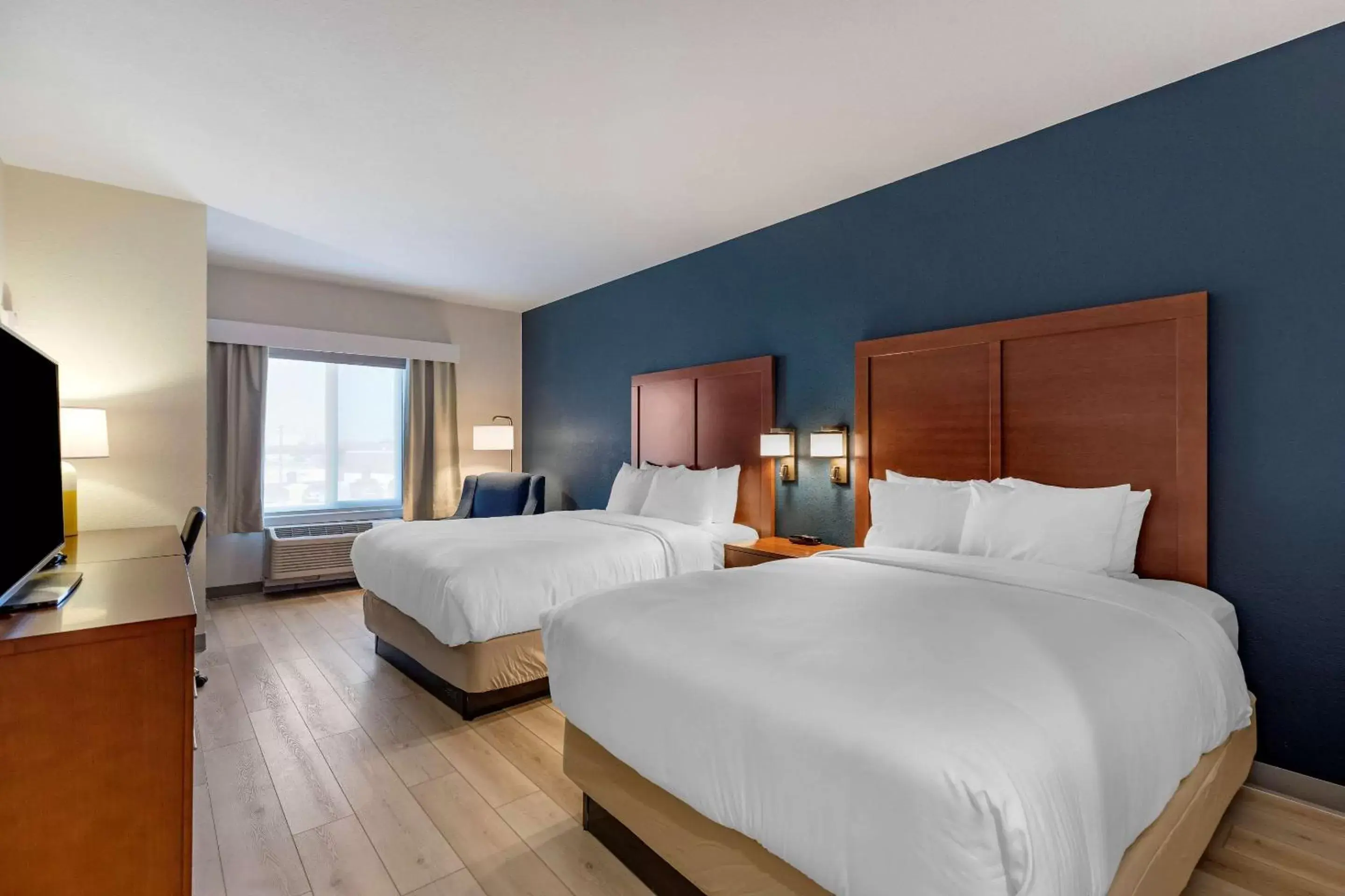 Bedroom, Bed in Comfort Inn & Suites Bennett
